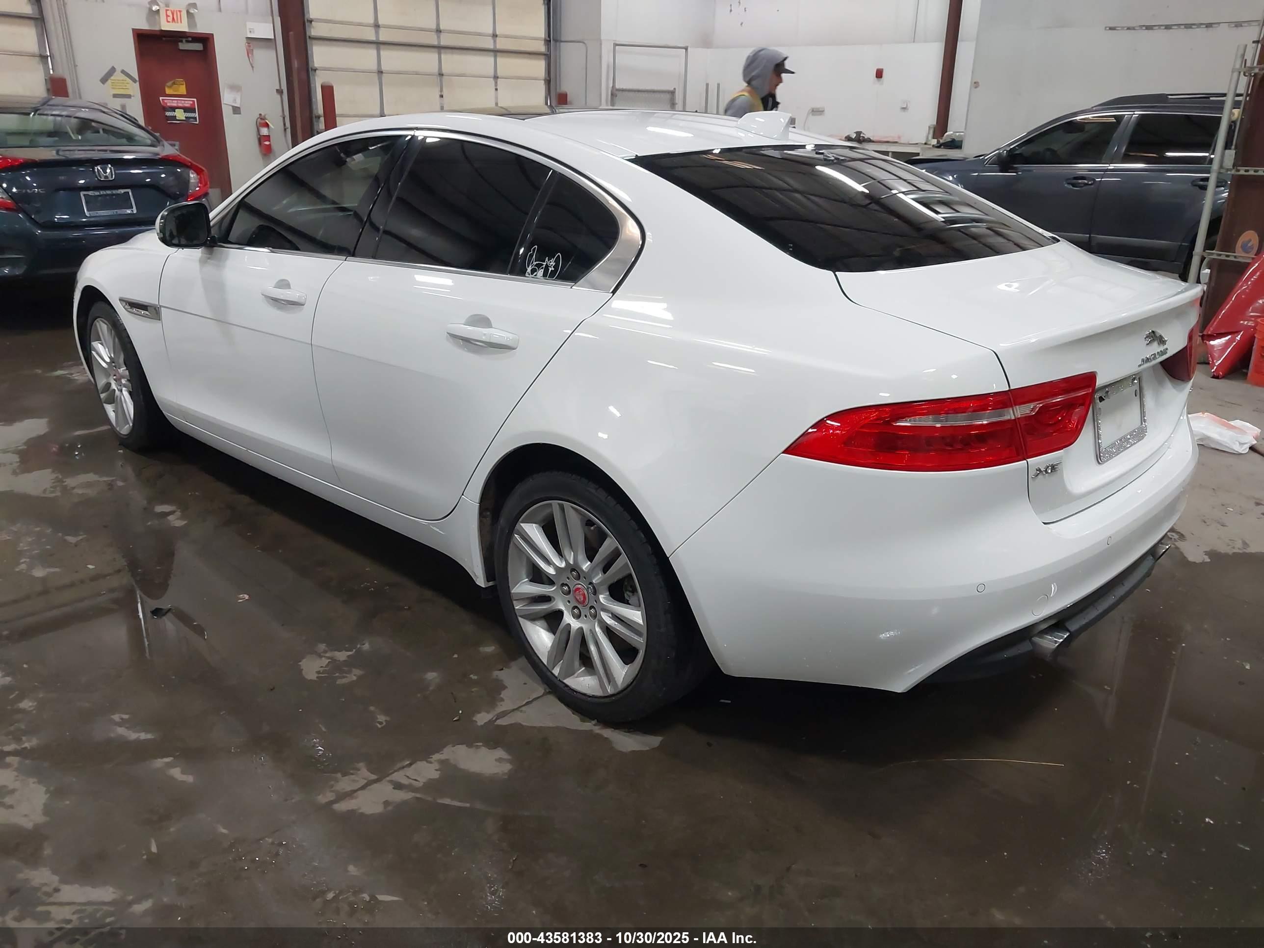 JAGUAR XE image 3