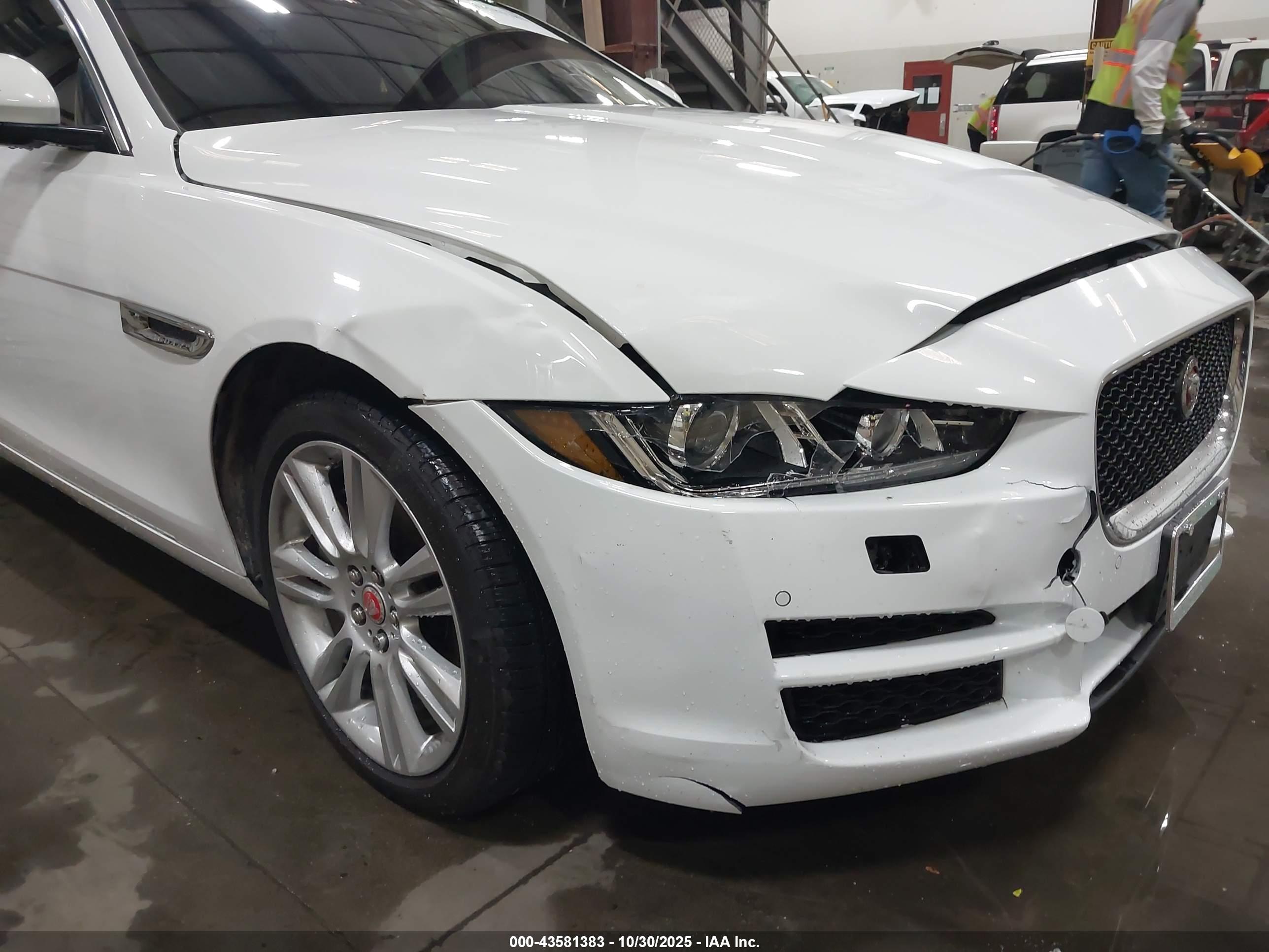JAGUAR XE image 6
