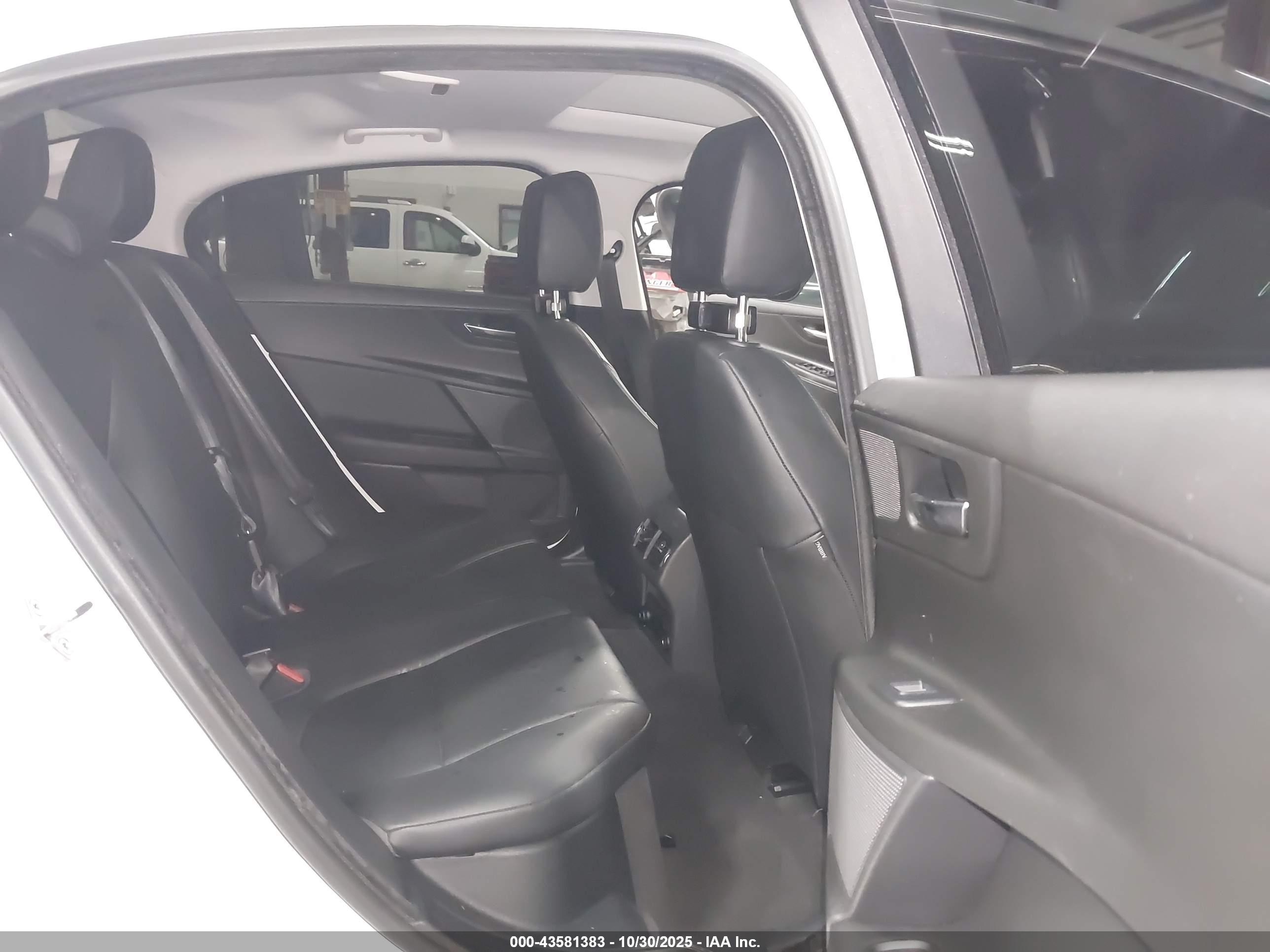 JAGUAR XE image 8