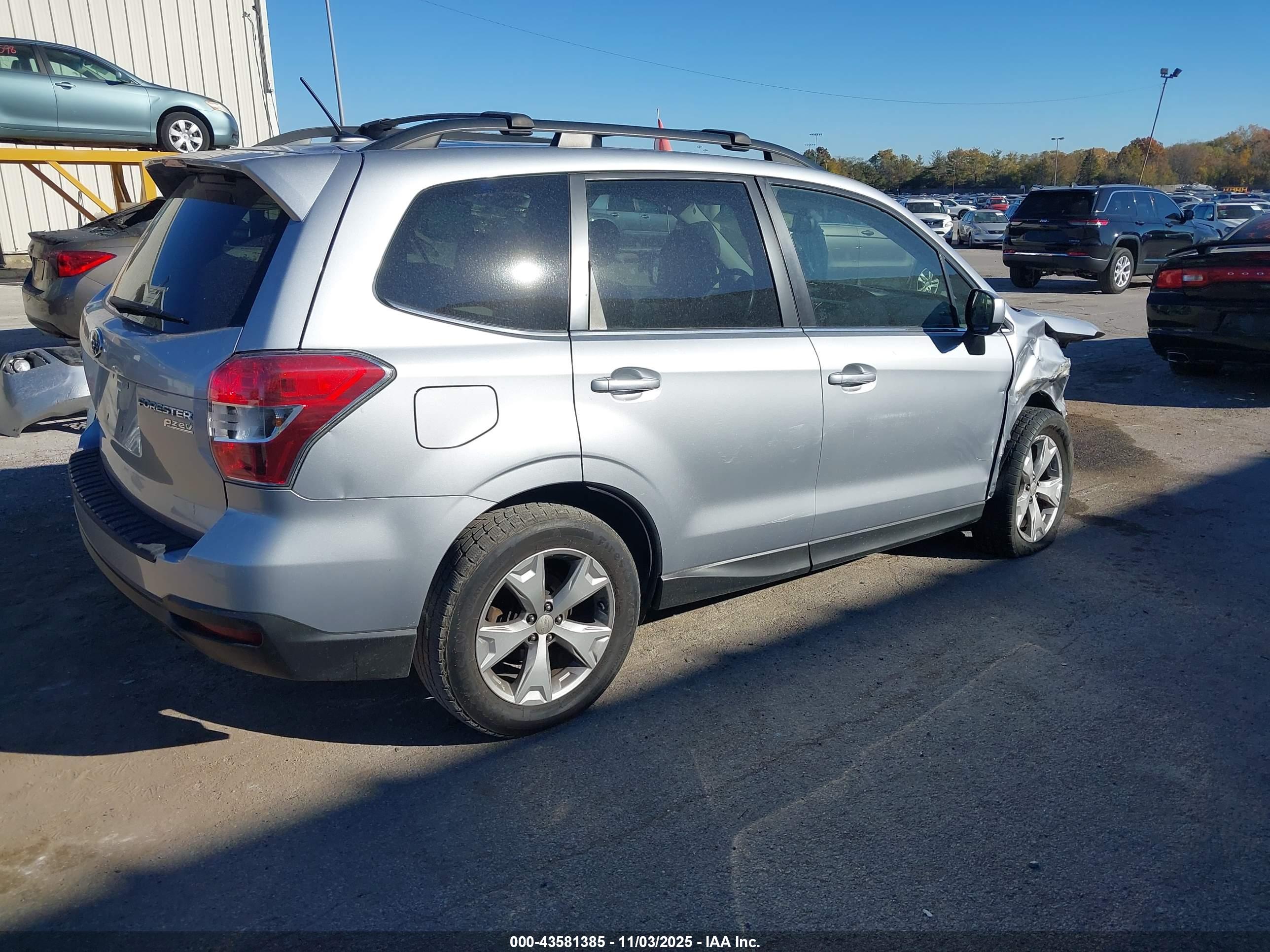 SUBARU FORESTER image 4