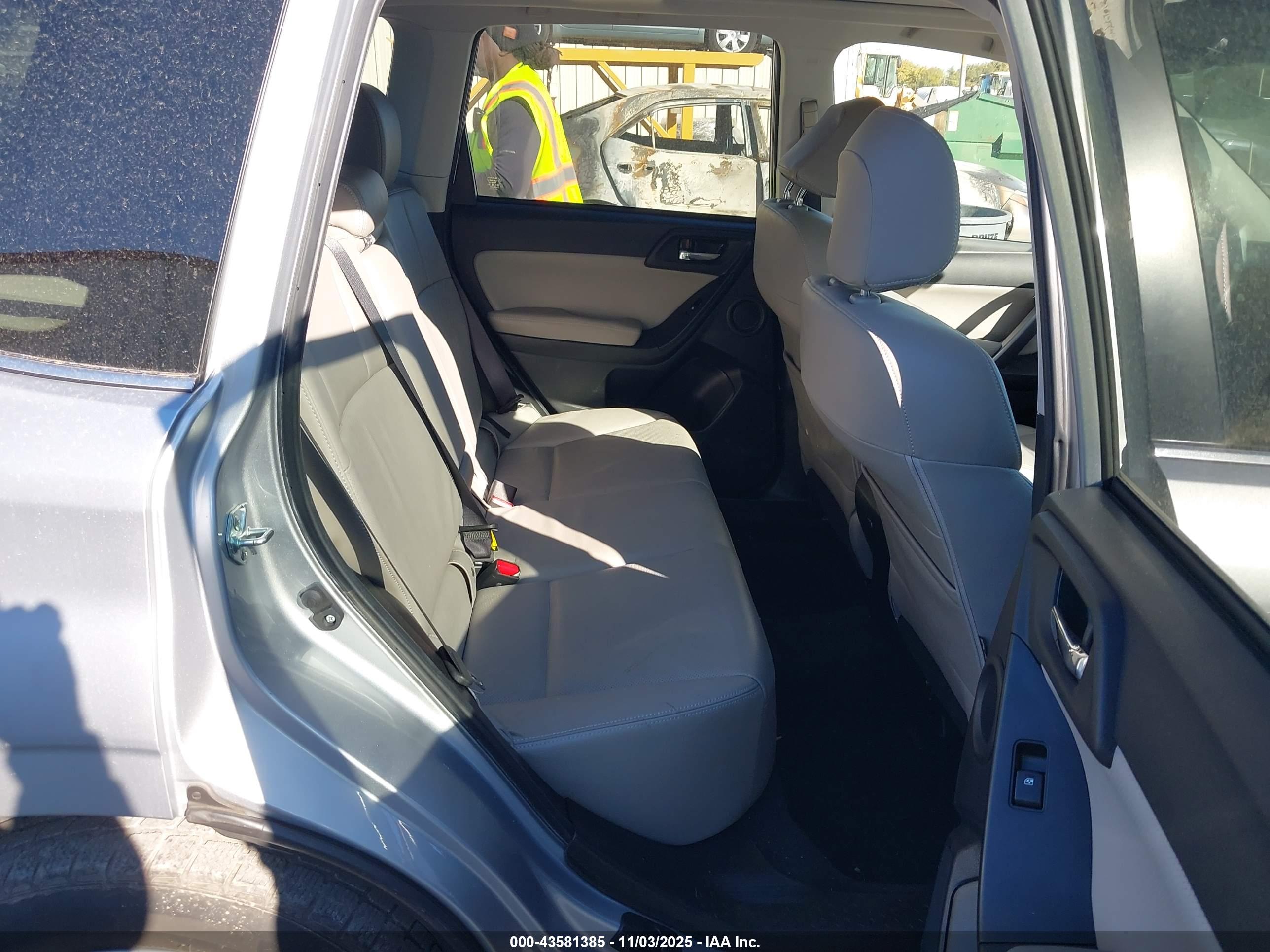 SUBARU FORESTER image 8