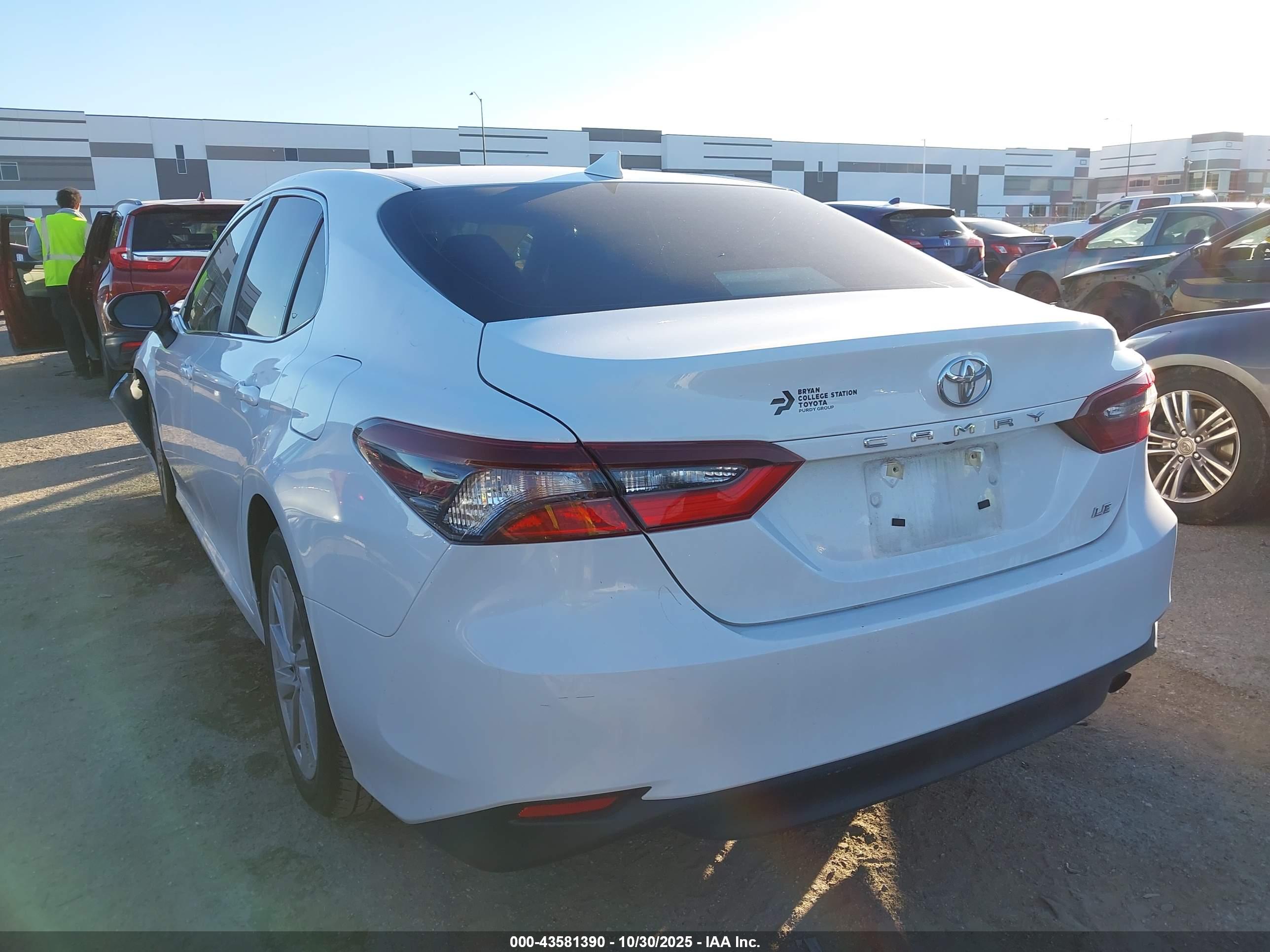 TOYOTA CAMRY image 3