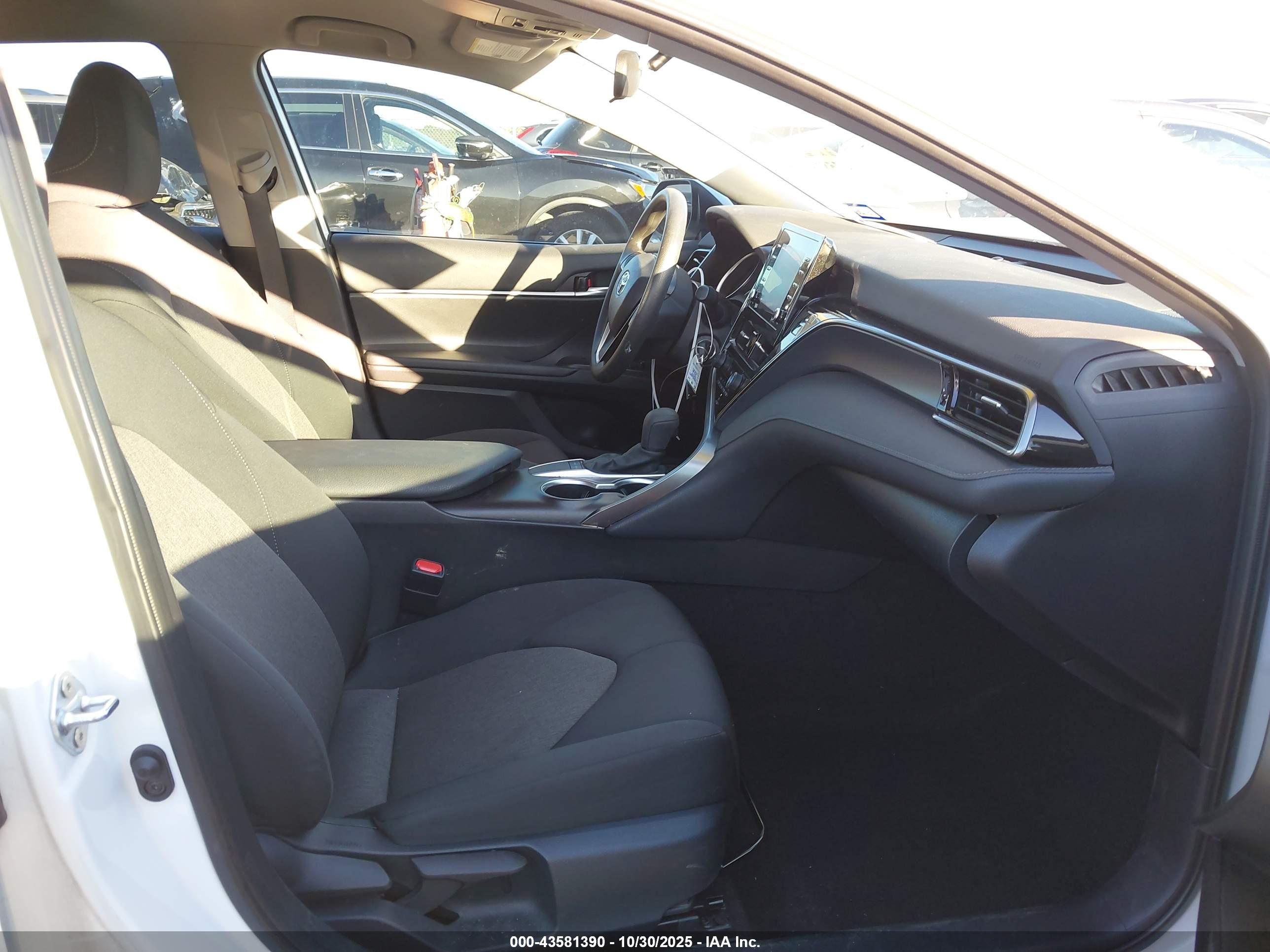 TOYOTA CAMRY image 5