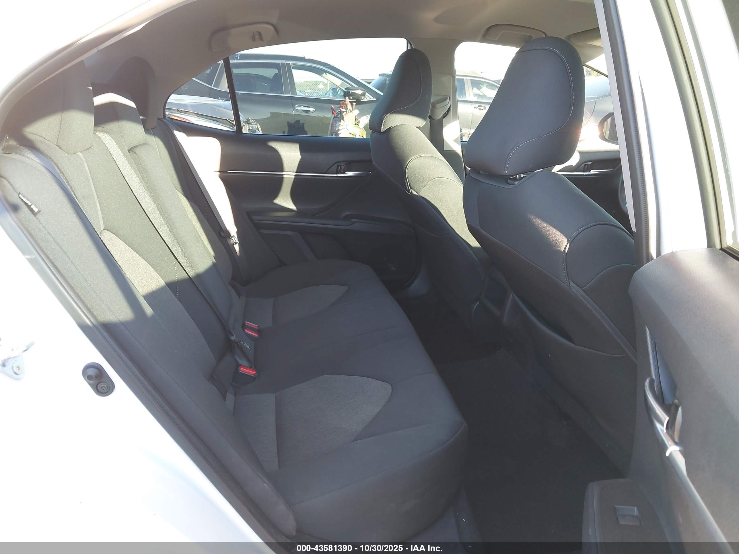 TOYOTA CAMRY image 8