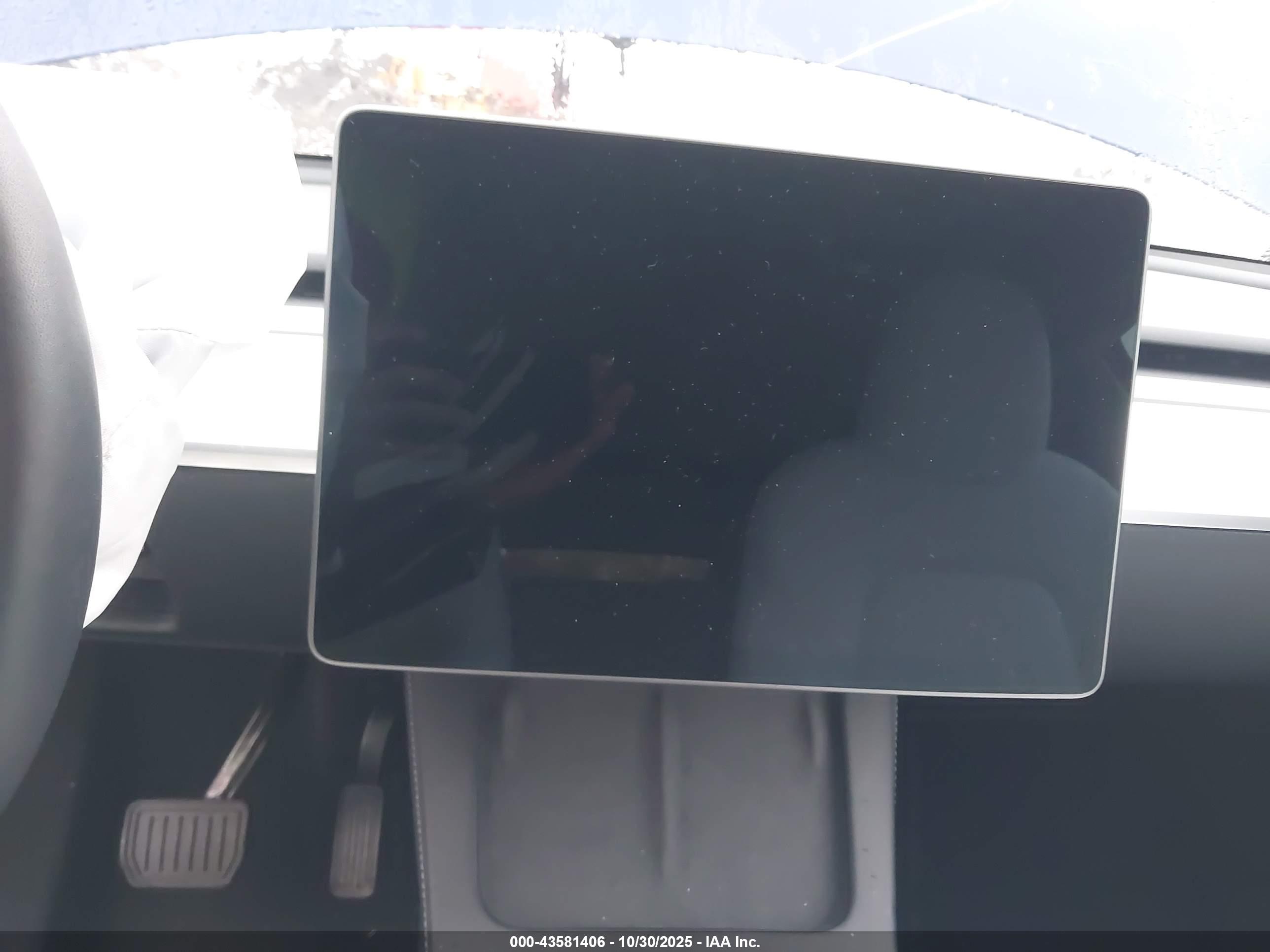 TESLA MODEL image 7