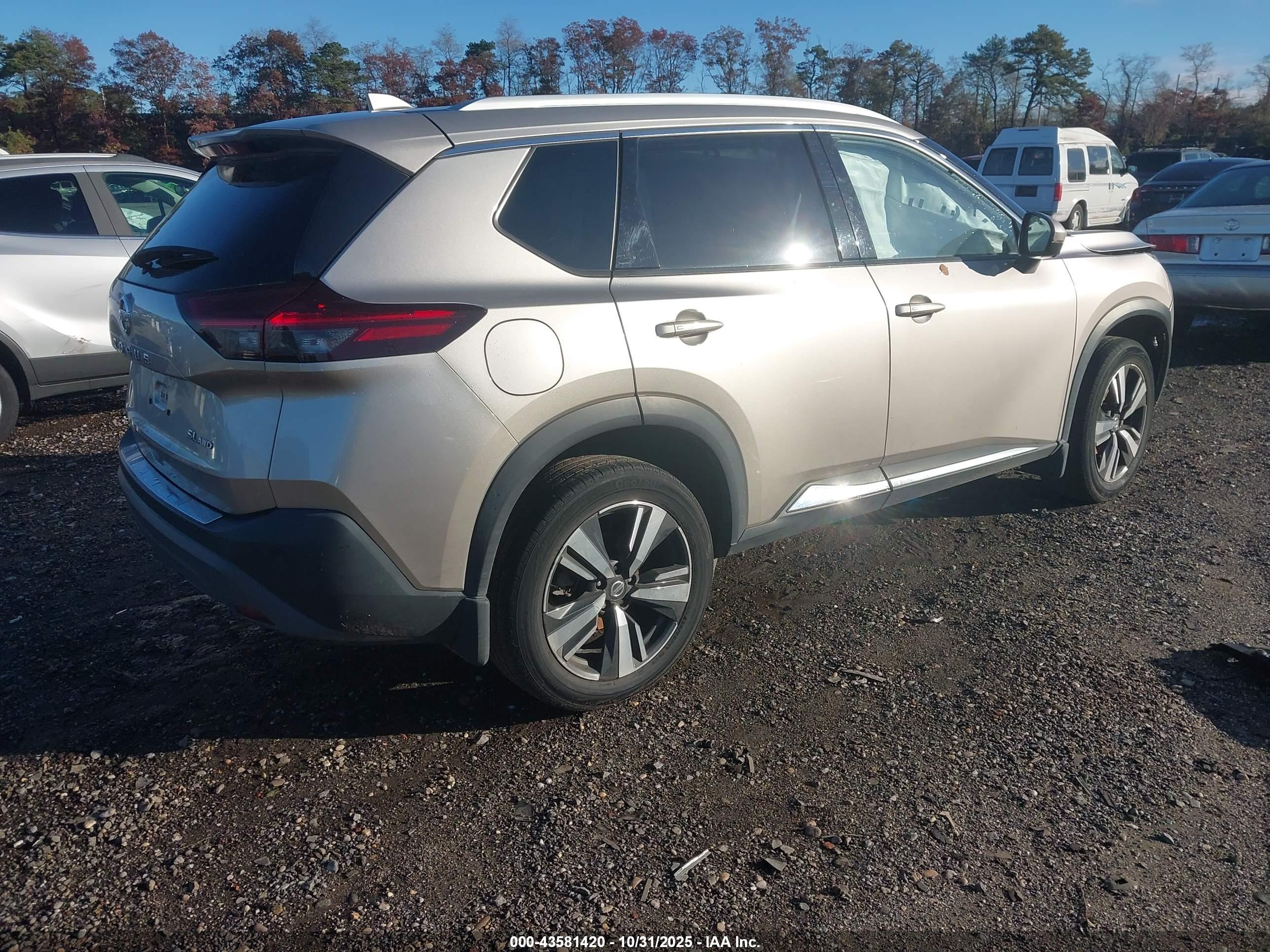 NISSAN ROGUE image 4
