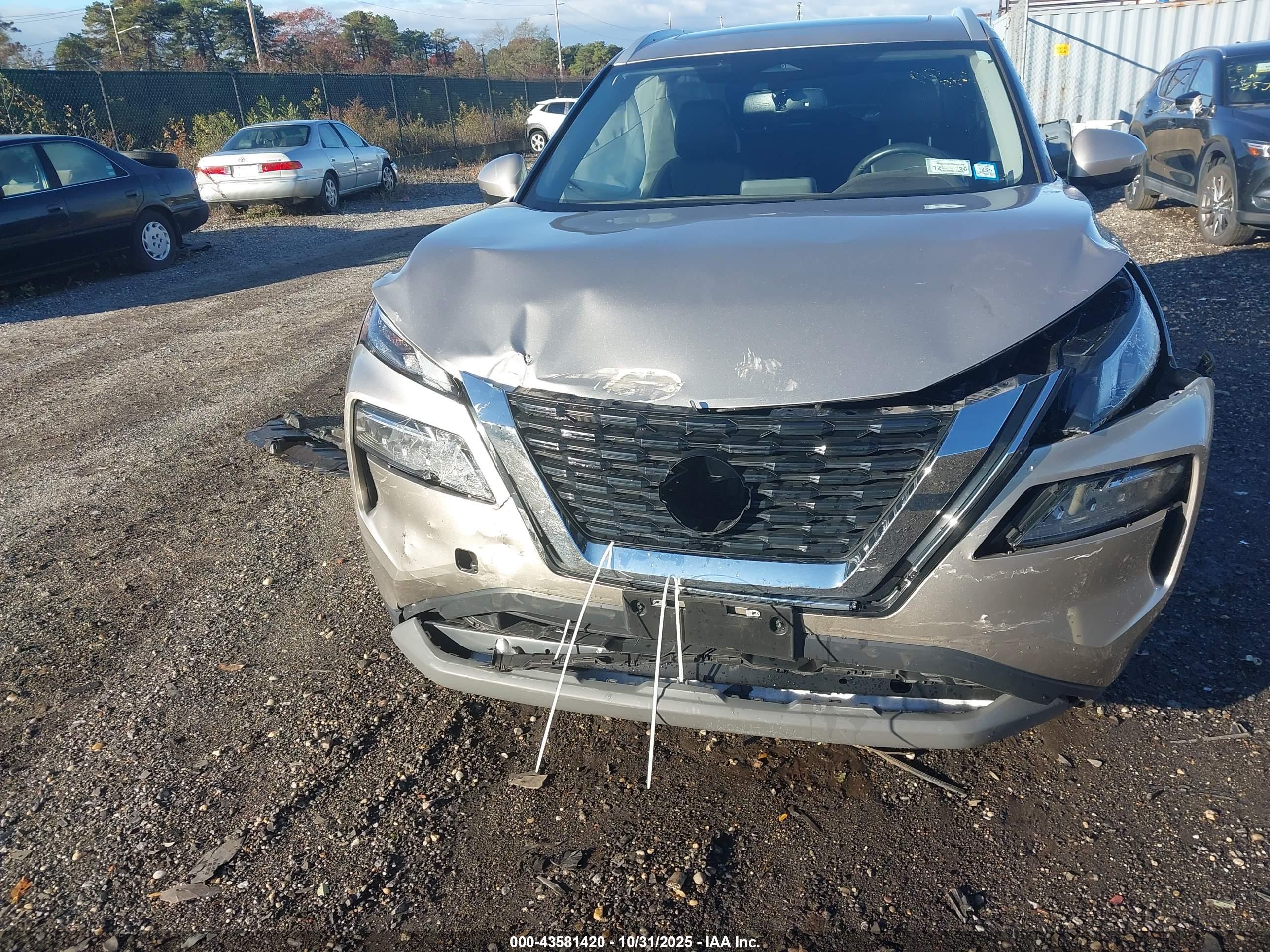 NISSAN ROGUE image 6