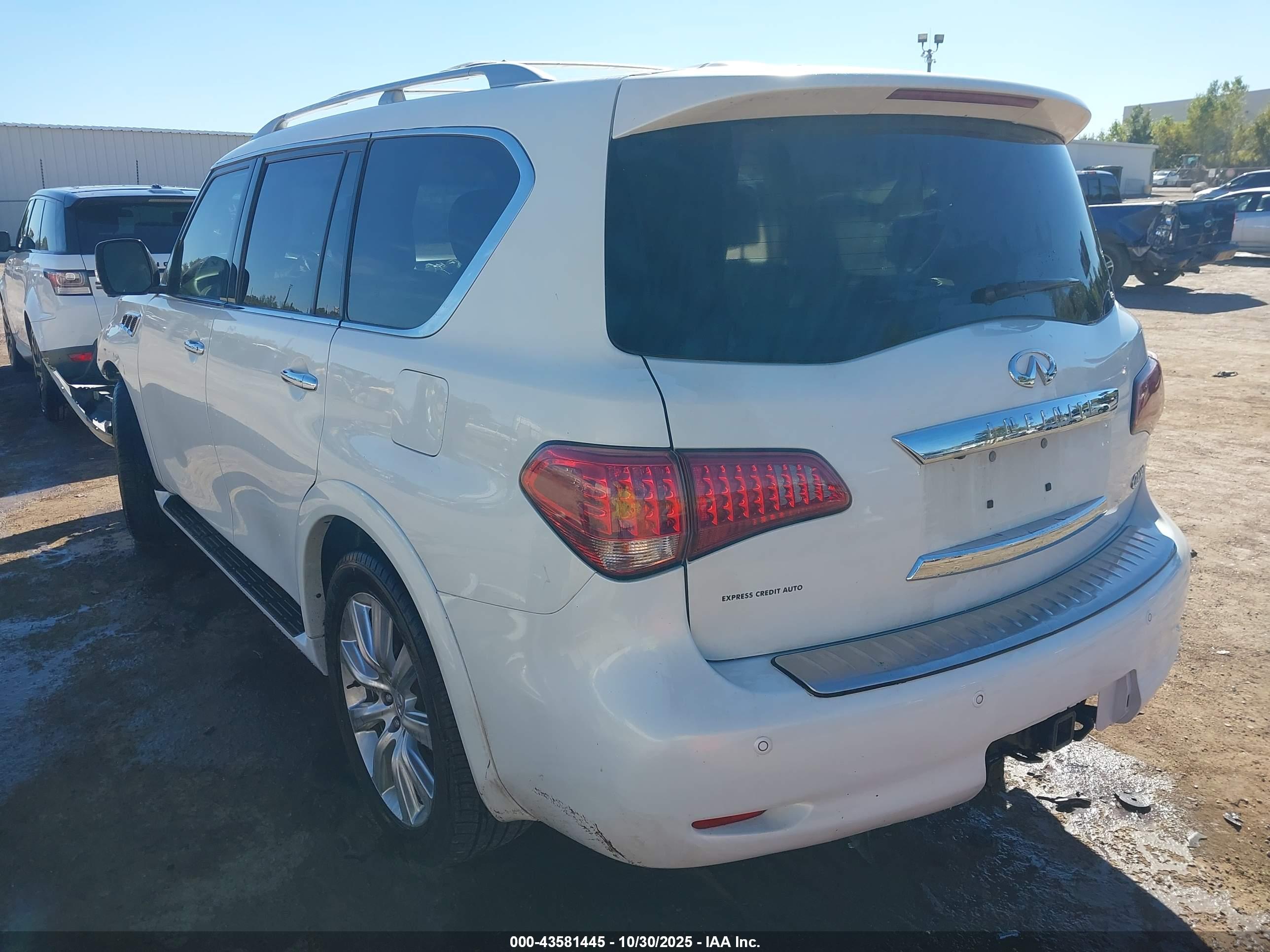 INFINITI QX80 image 3