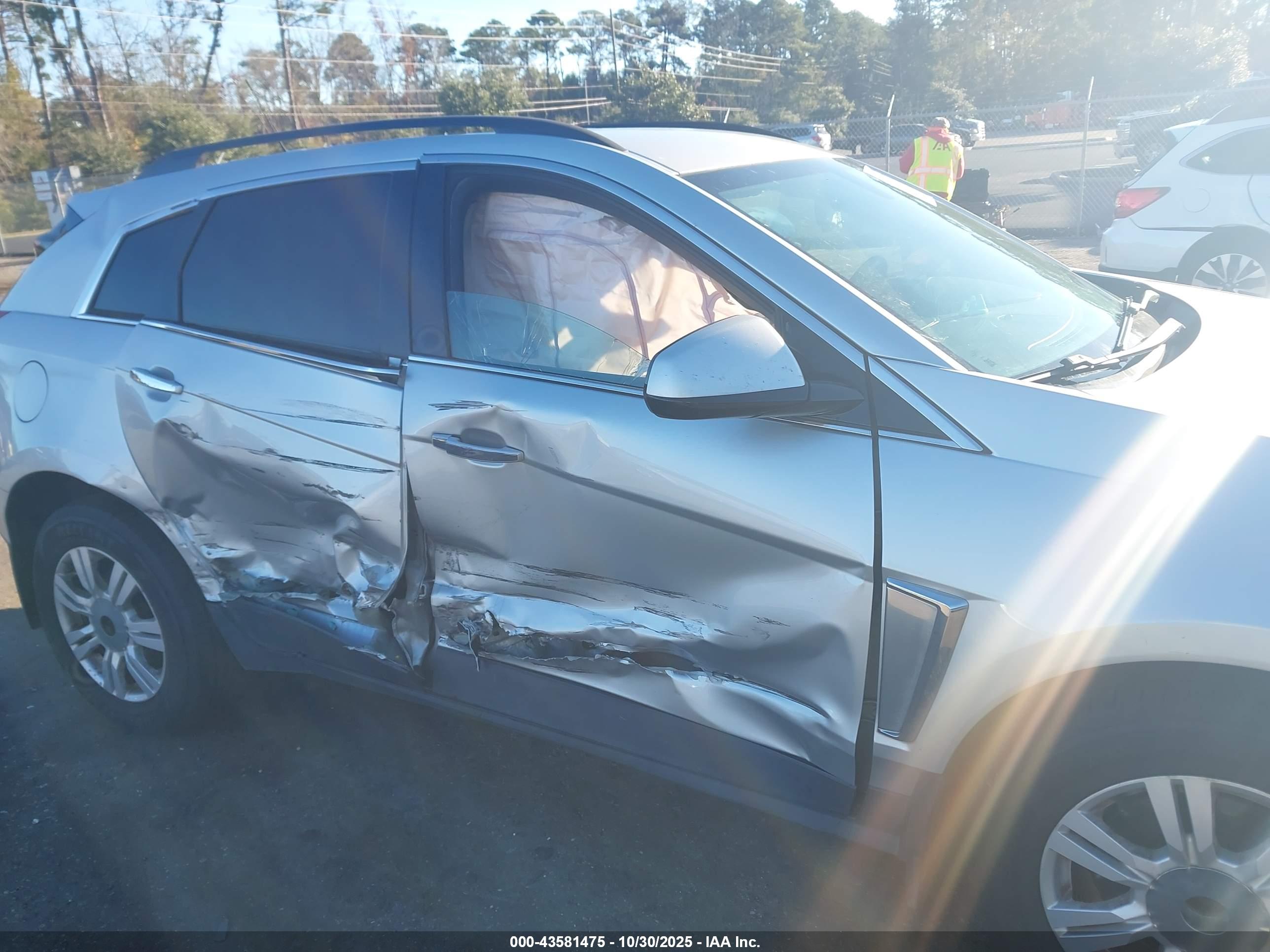 CADILLAC SRX image 6