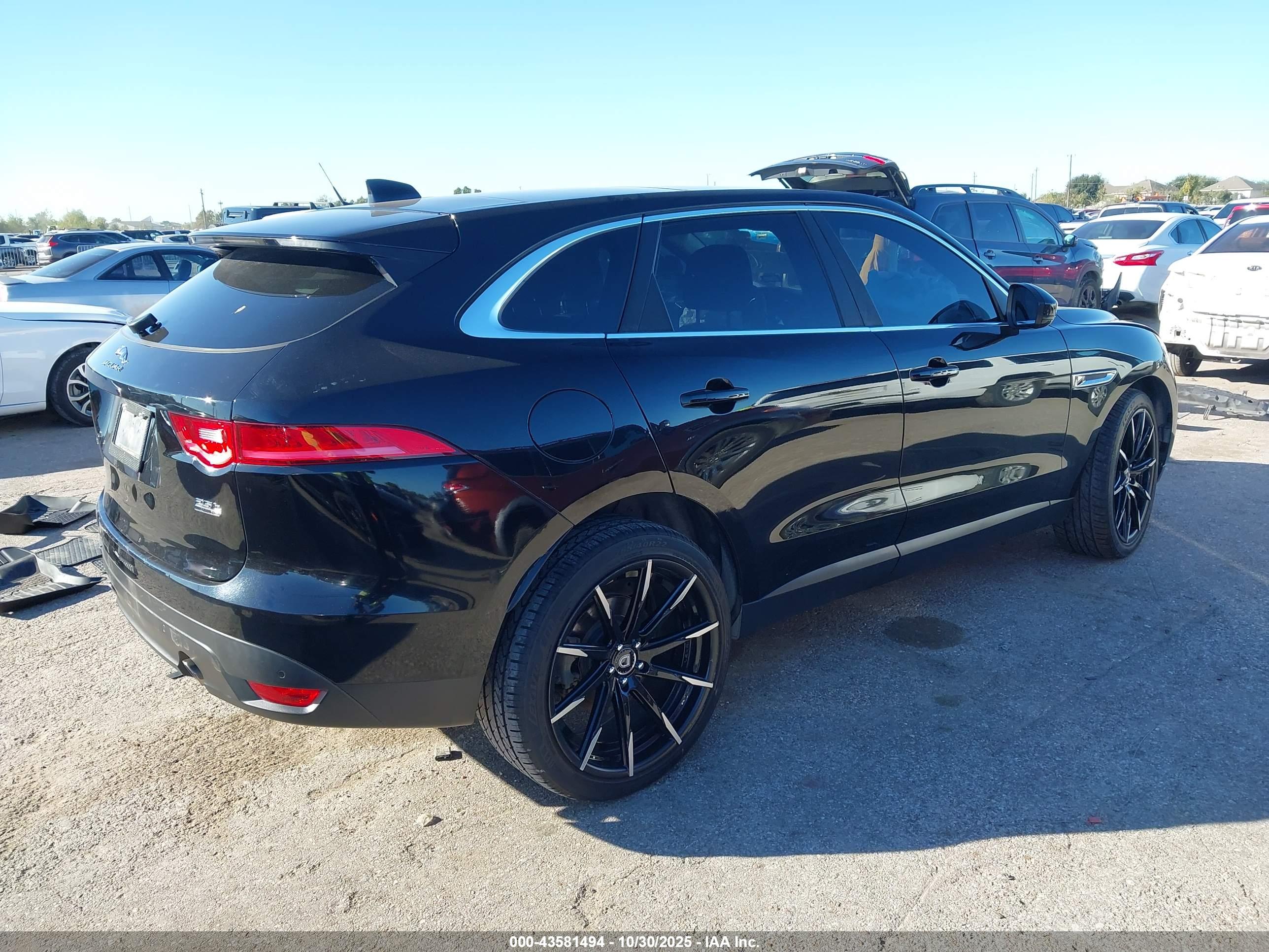 JAGUAR F-PACE image 4