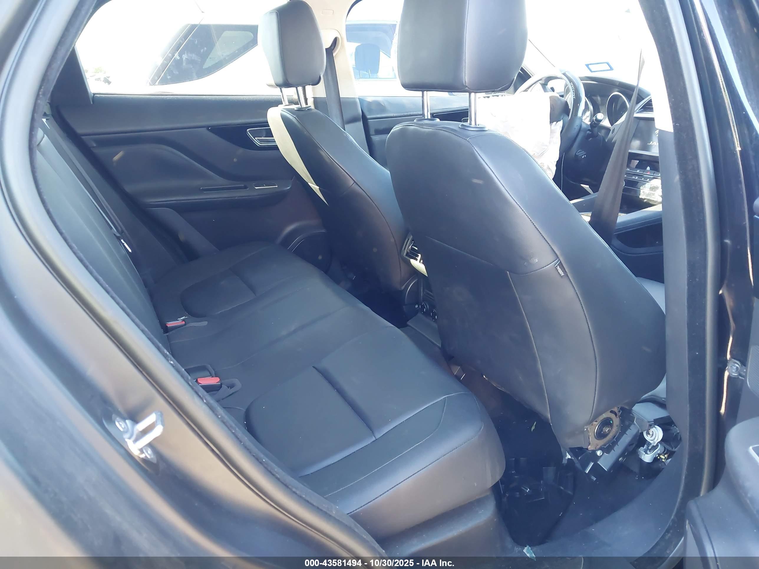 JAGUAR F-PACE image 8