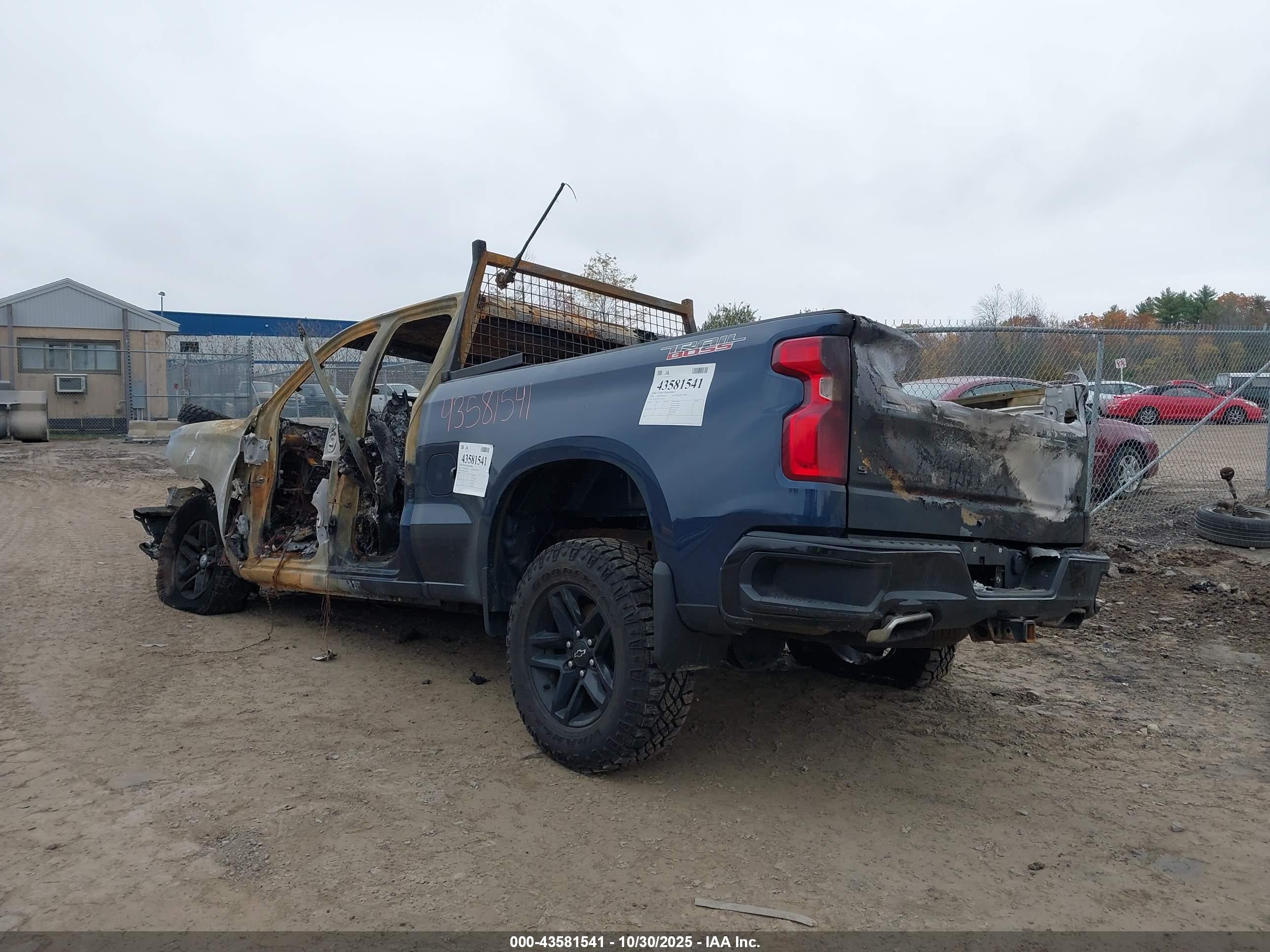 CHEVROLET SILVERADO image 3