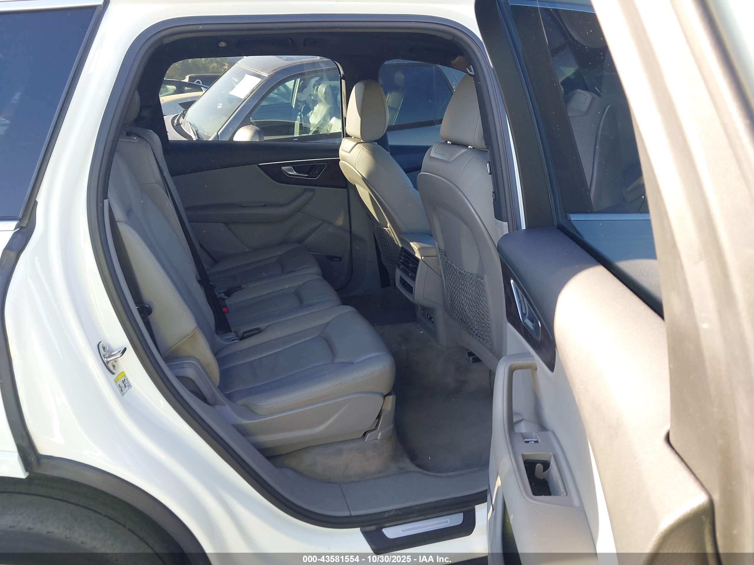 AUDI Q7 image 8