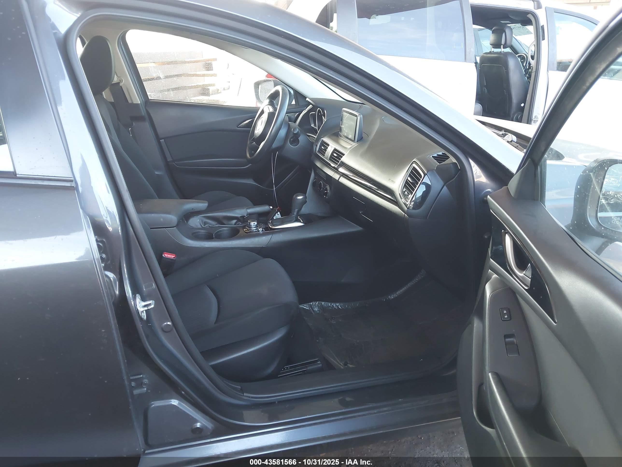 MAZDA MAZDA3 image 5