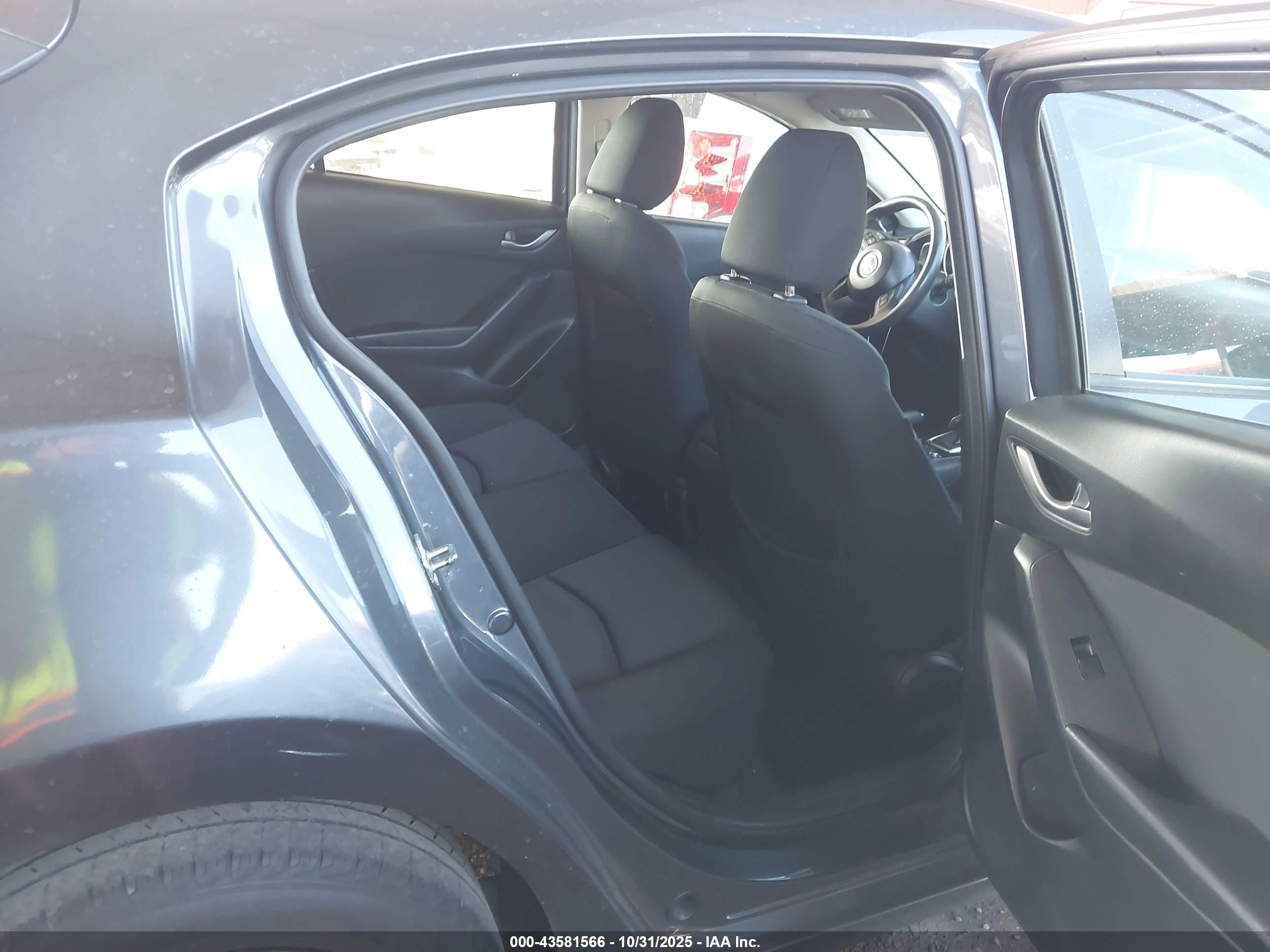 MAZDA MAZDA3 image 8