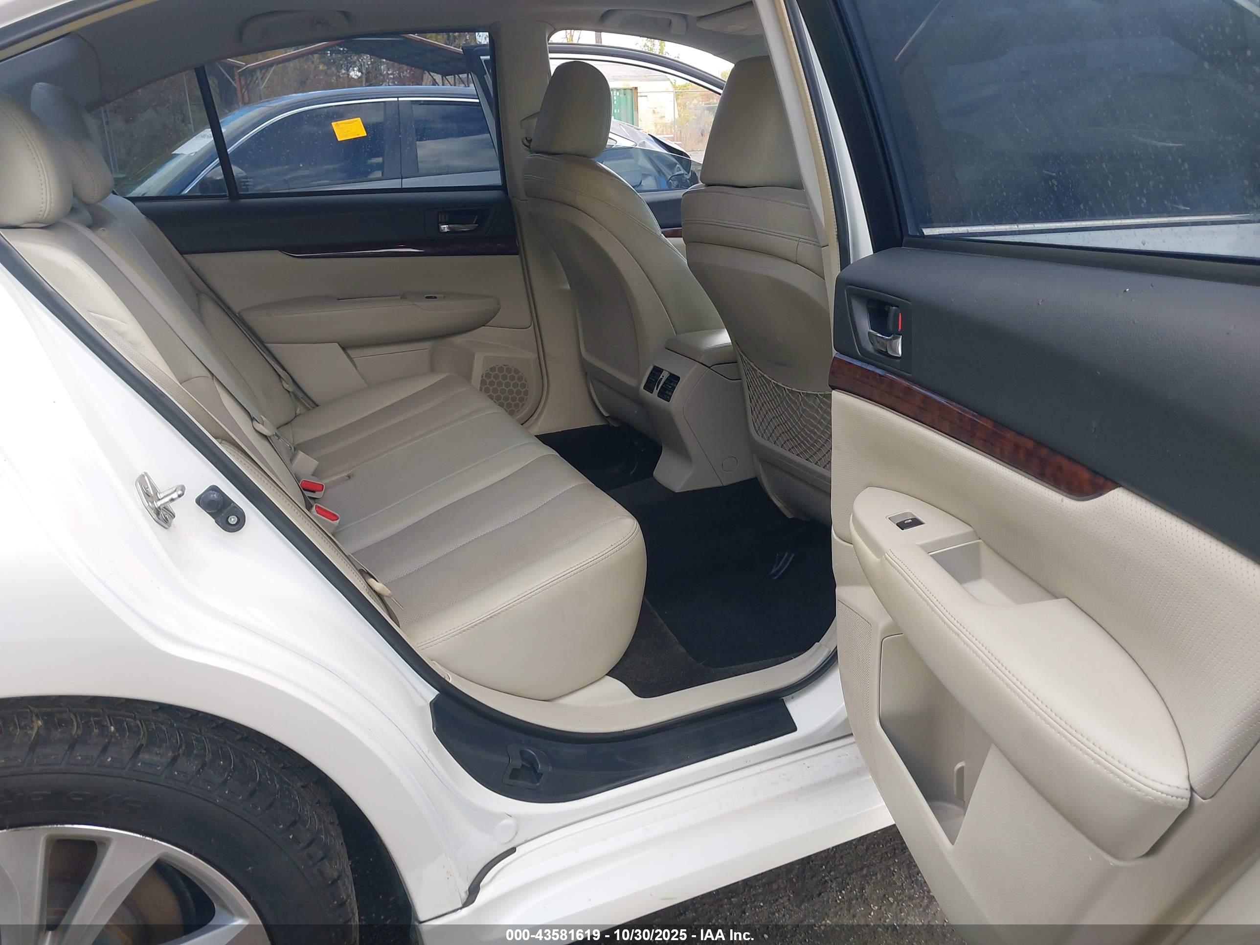 SUBARU LEGACY image 8