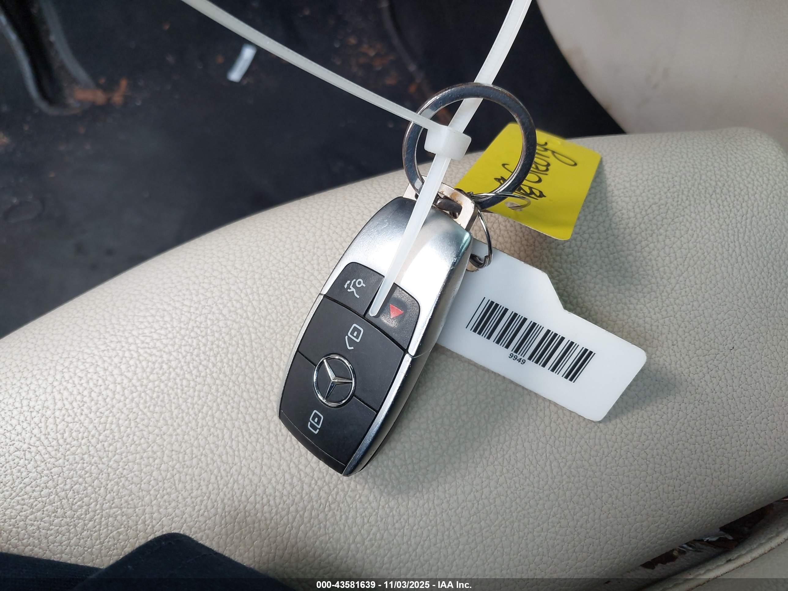 MERCEDES-BENZ A image 11