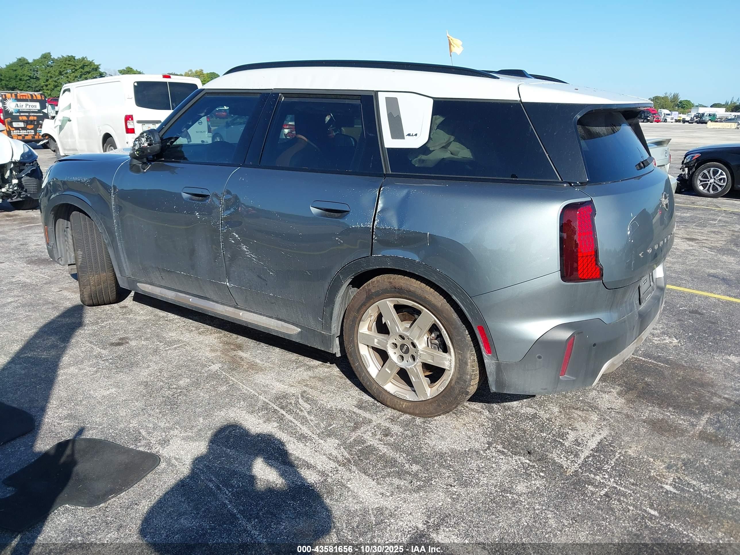 MINI SE image 3