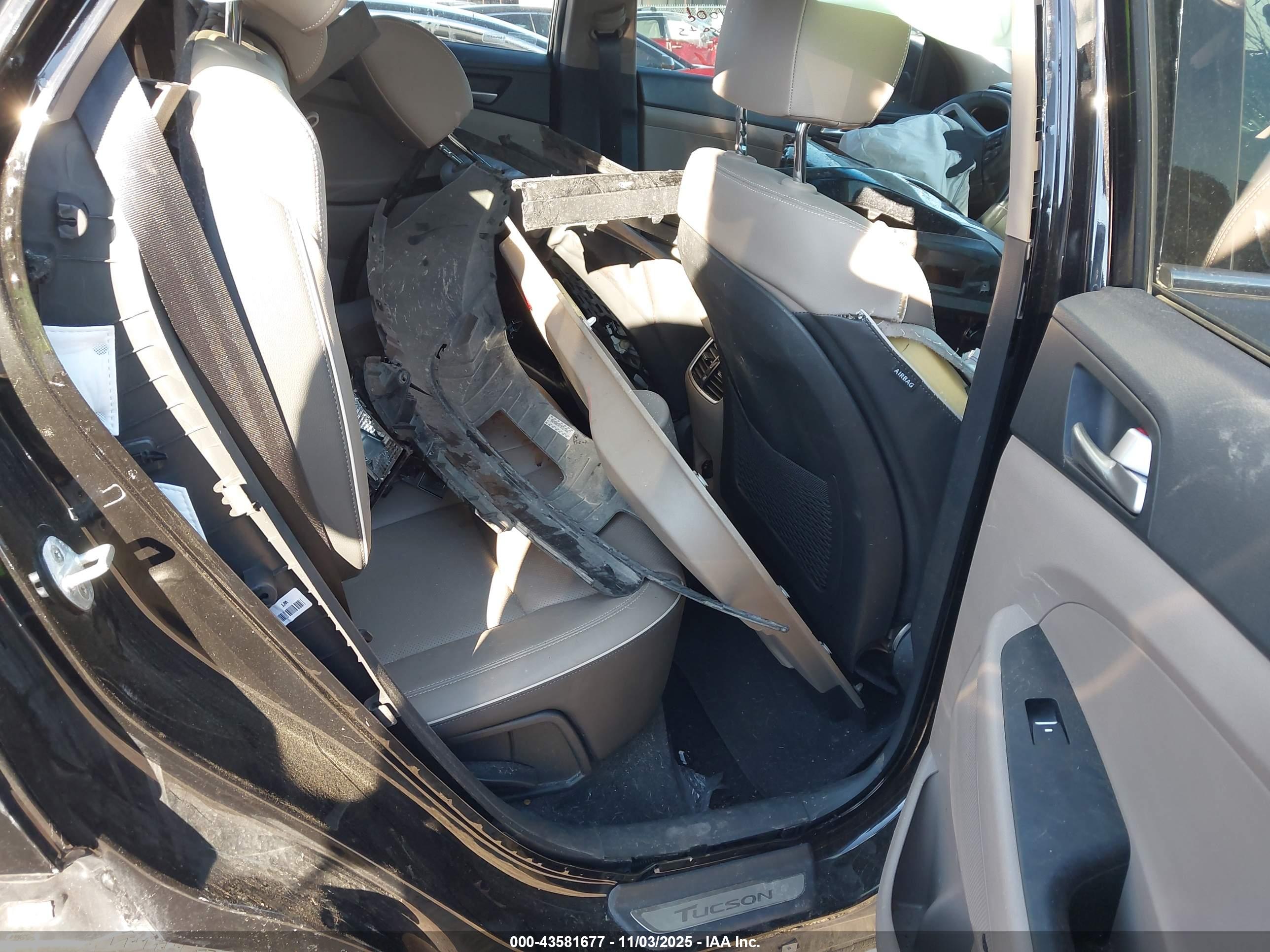 HYUNDAI TUCSON image 8