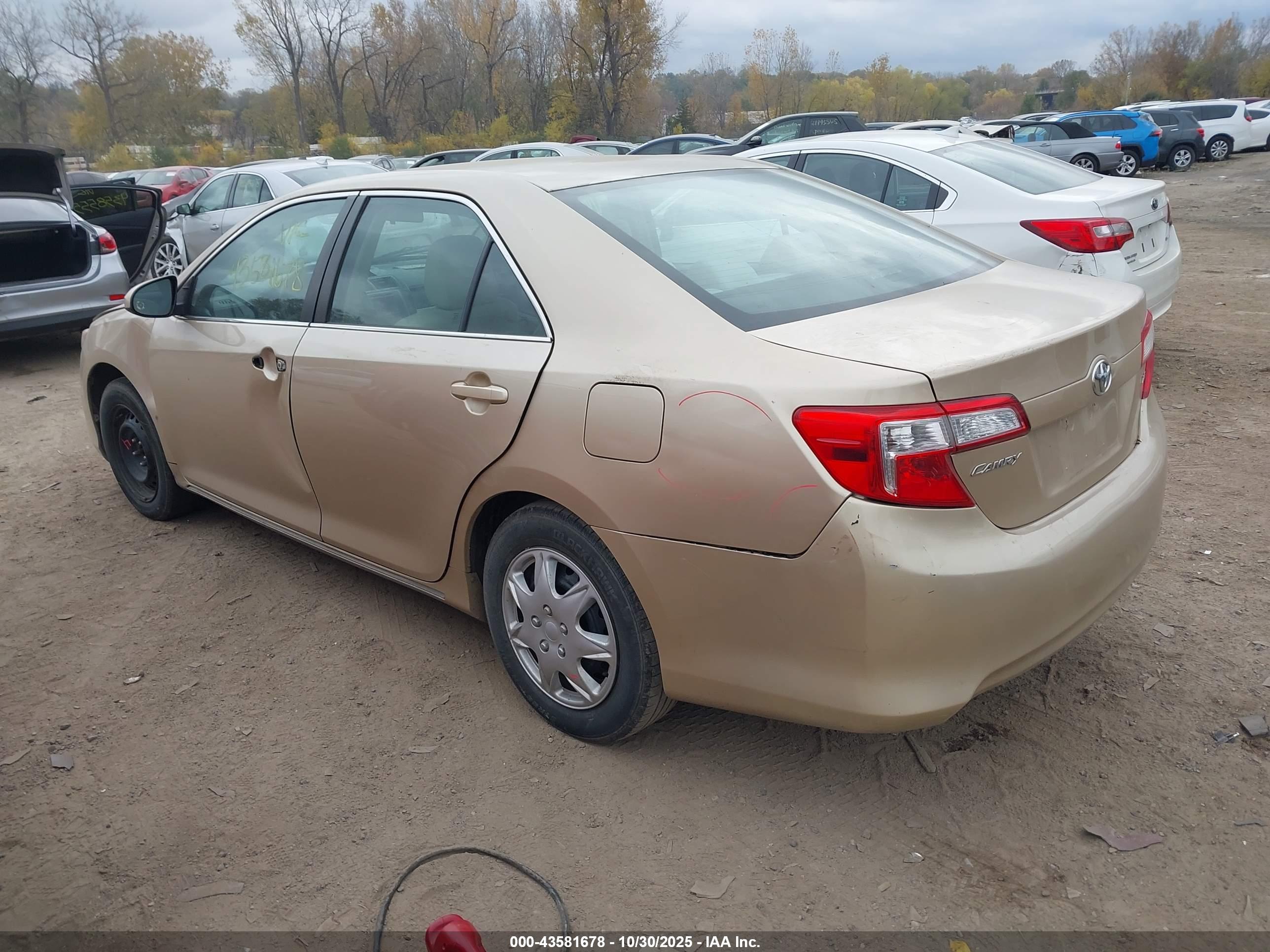 TOYOTA CAMRY image 3