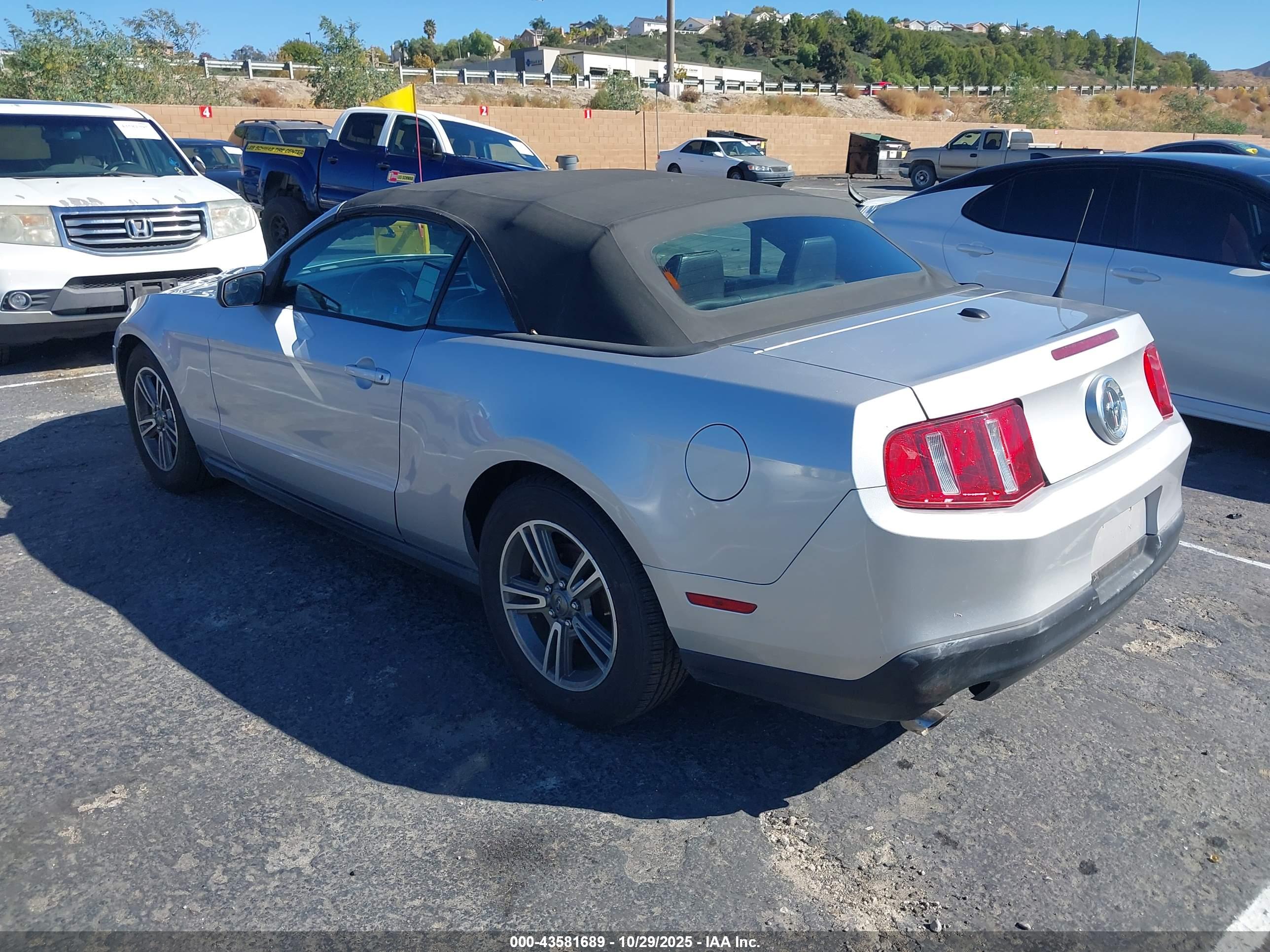 FORD MUSTANG image 3