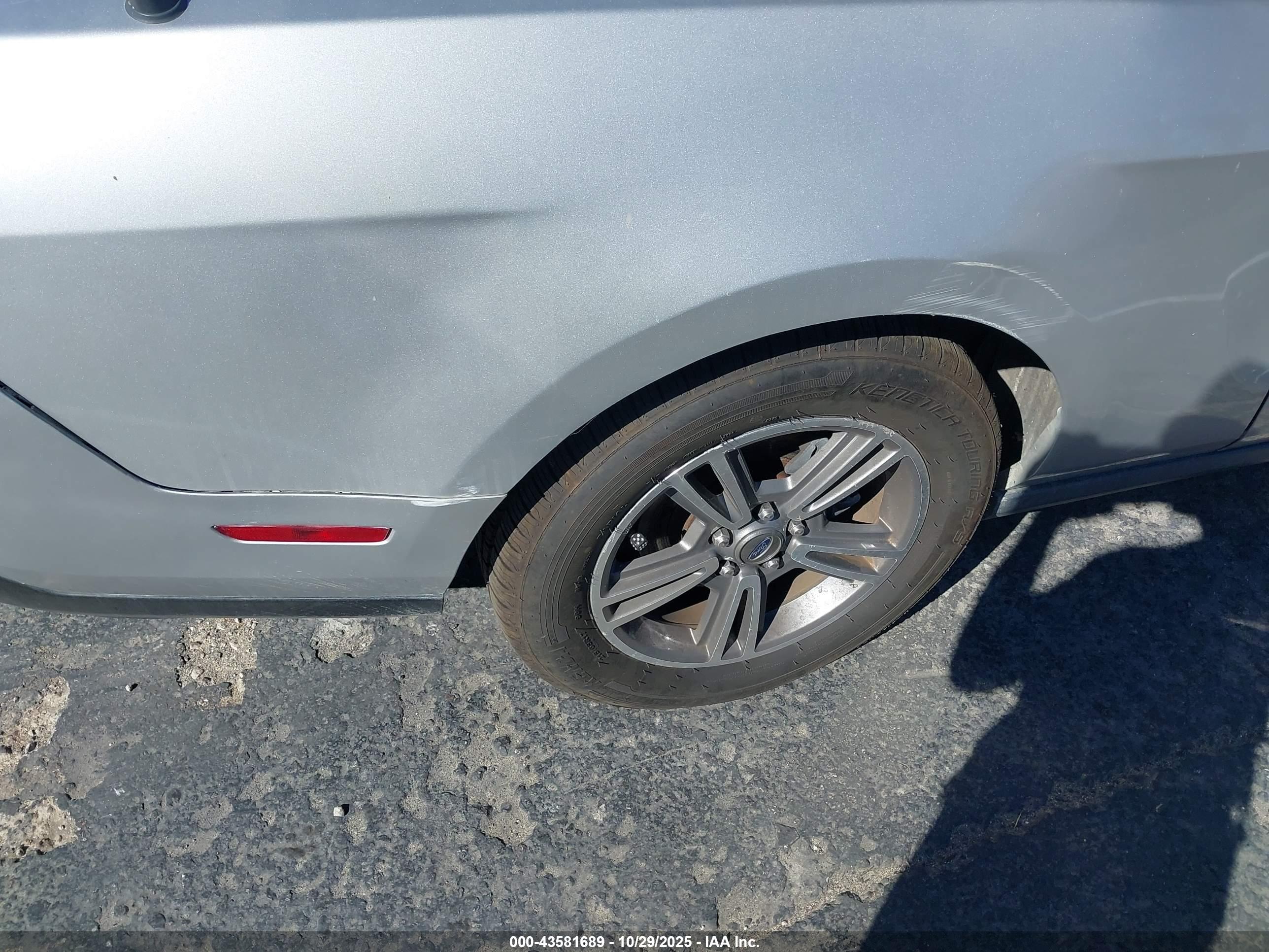 FORD MUSTANG image 6