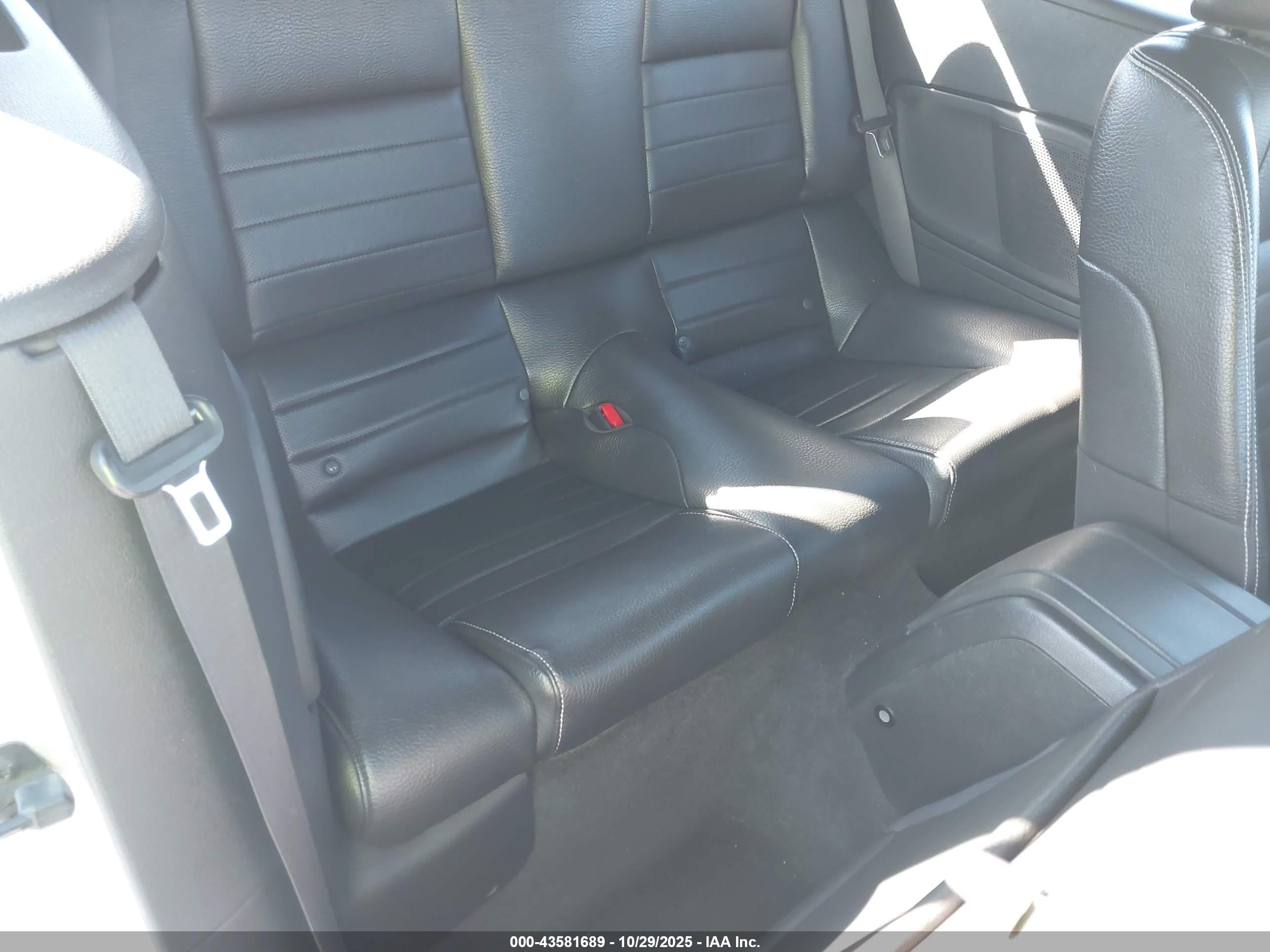 FORD MUSTANG image 8