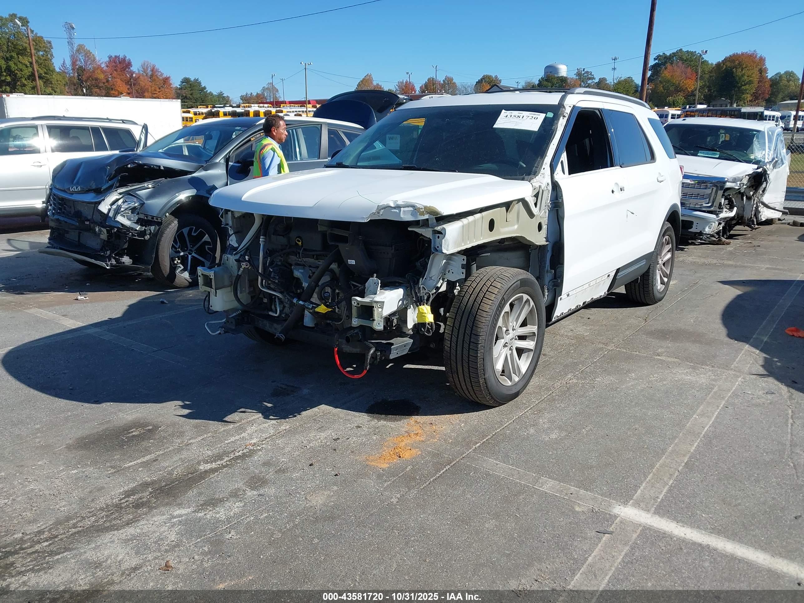 FORD EXPLORER image 2