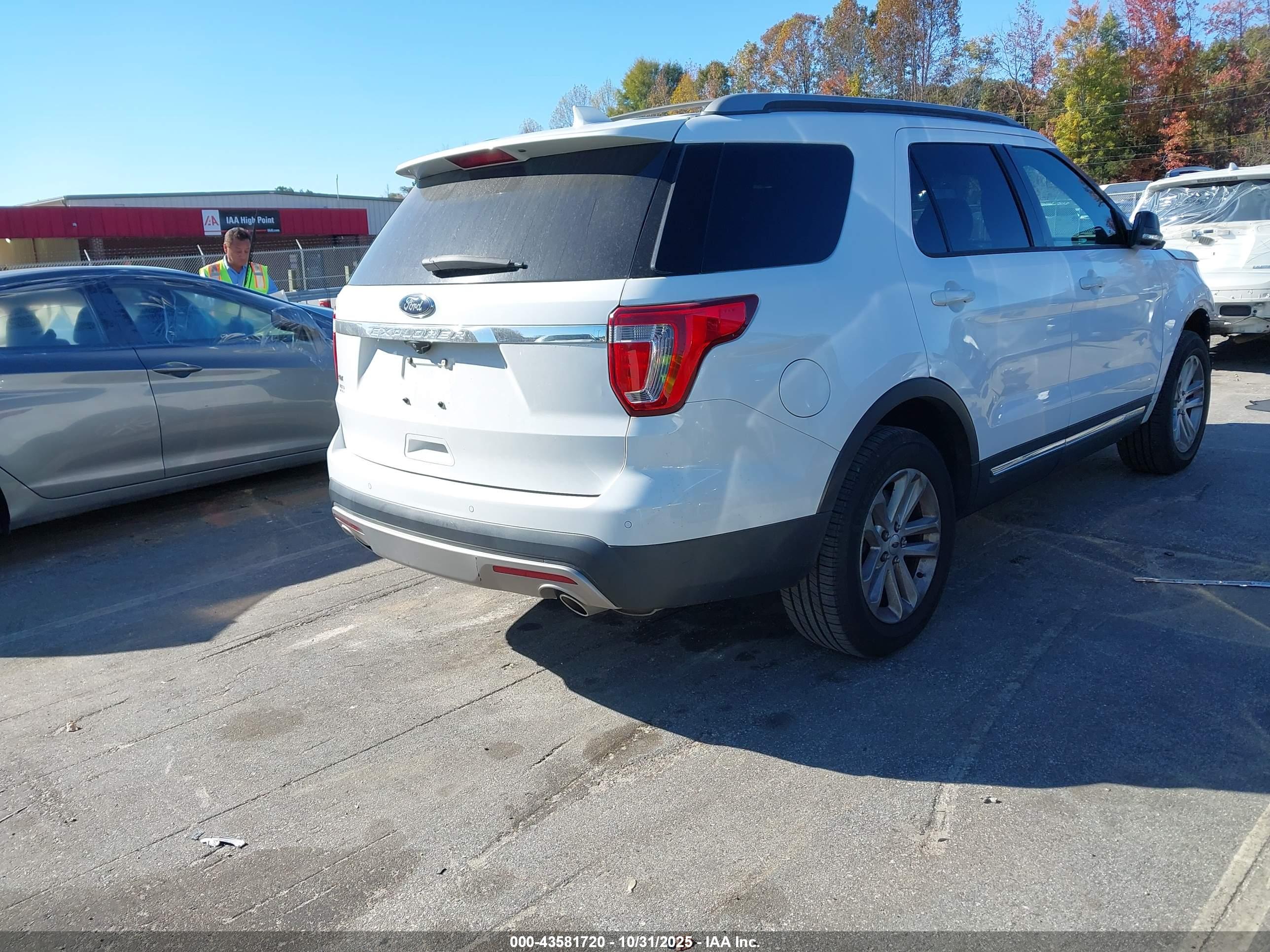 FORD EXPLORER image 4