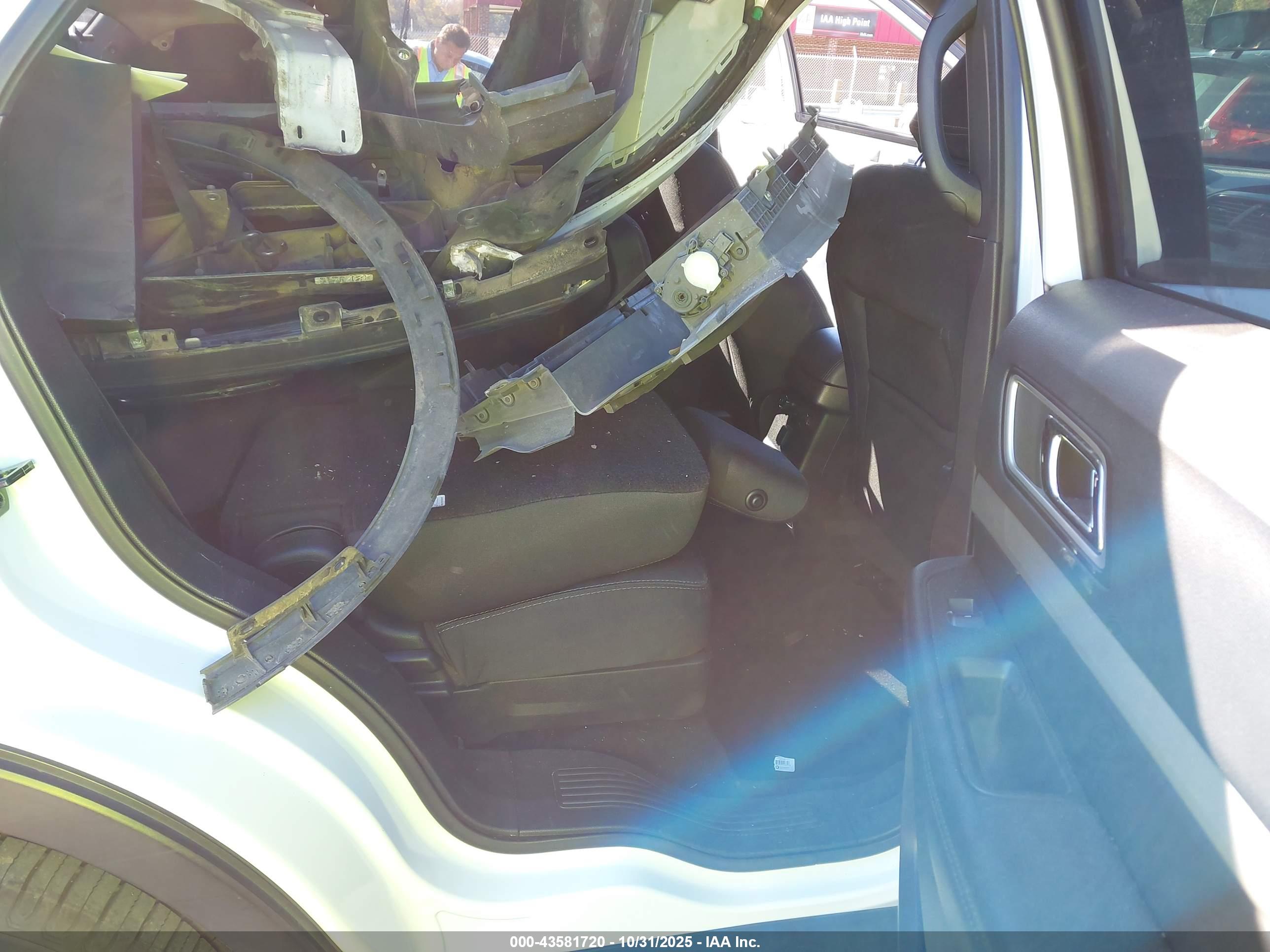 FORD EXPLORER image 8