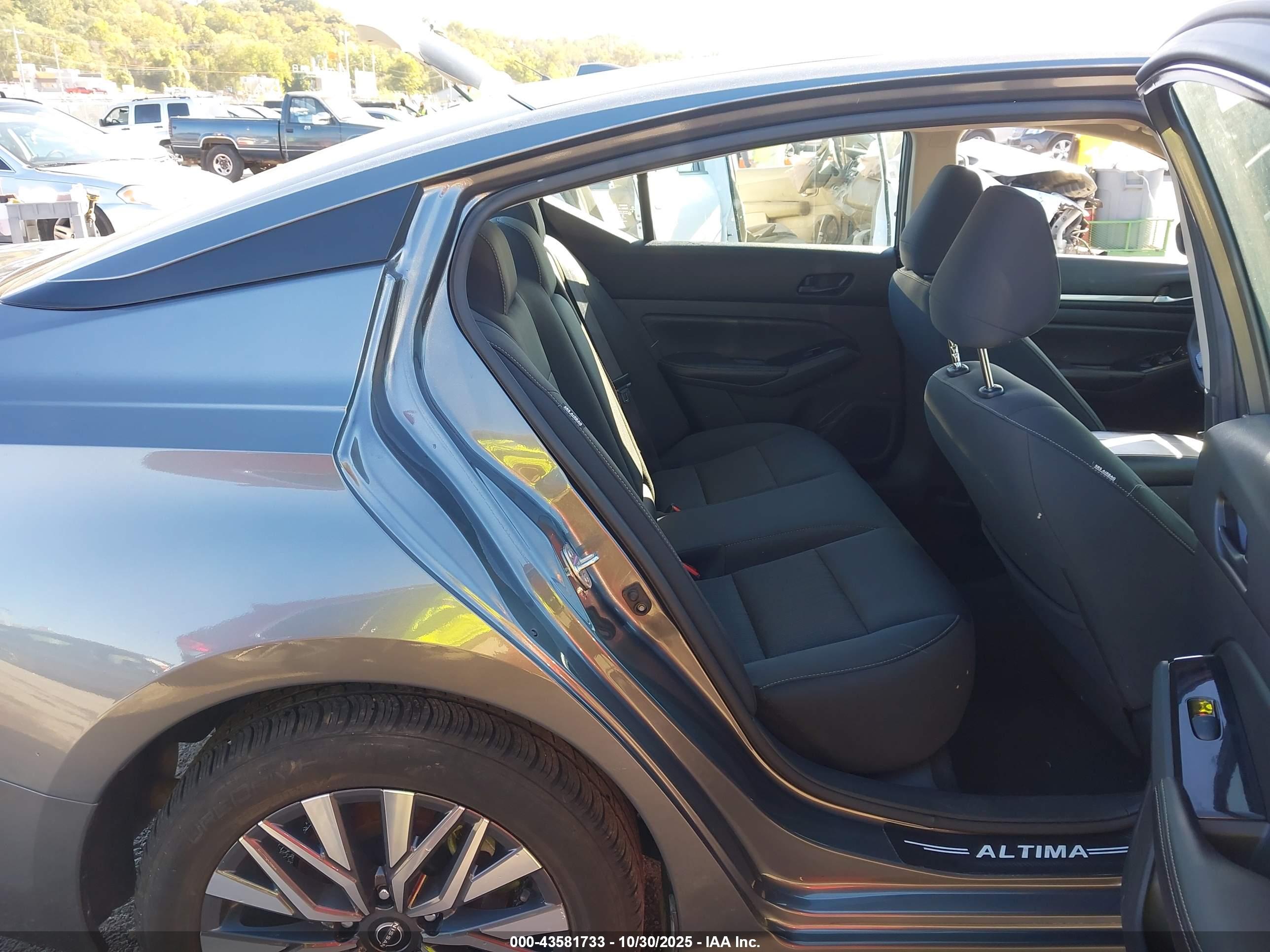 NISSAN ALTIMA image 8