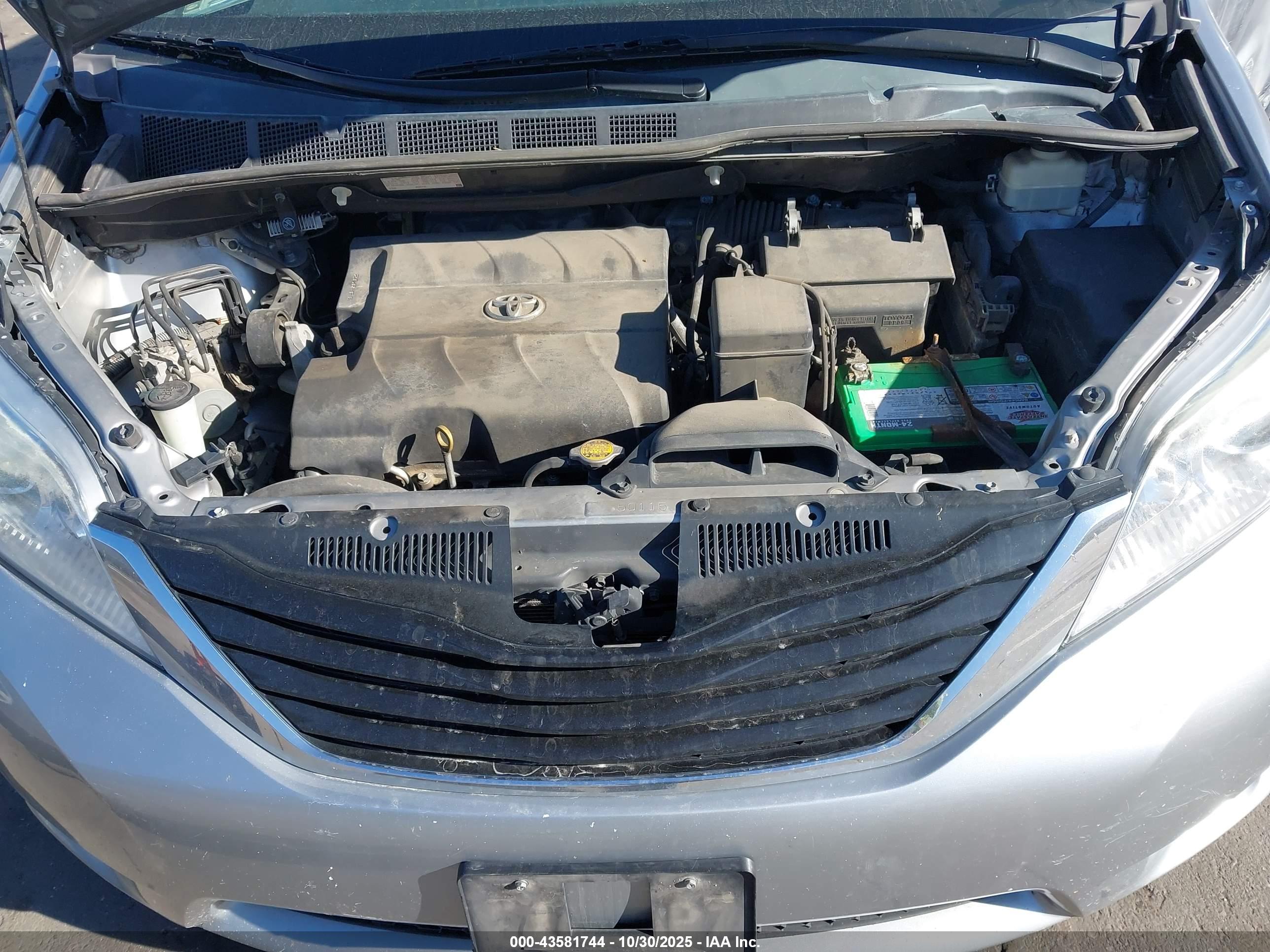 TOYOTA SIENNA image 10