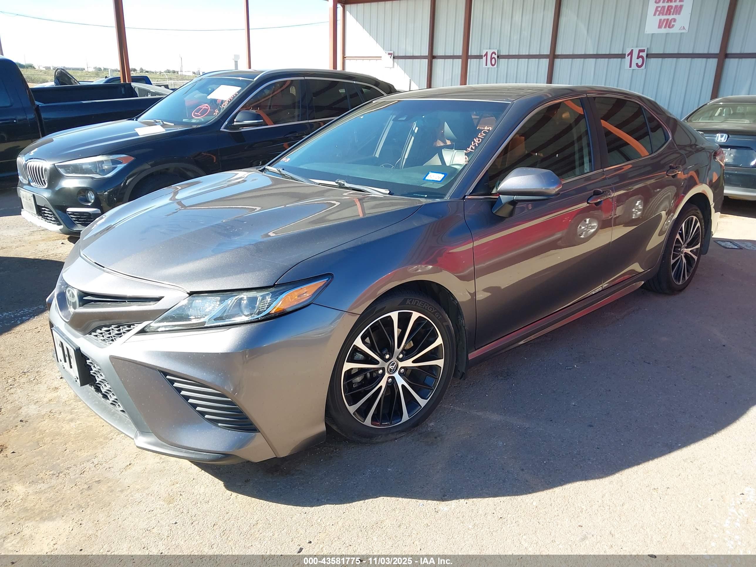 TOYOTA CAMRY image 2