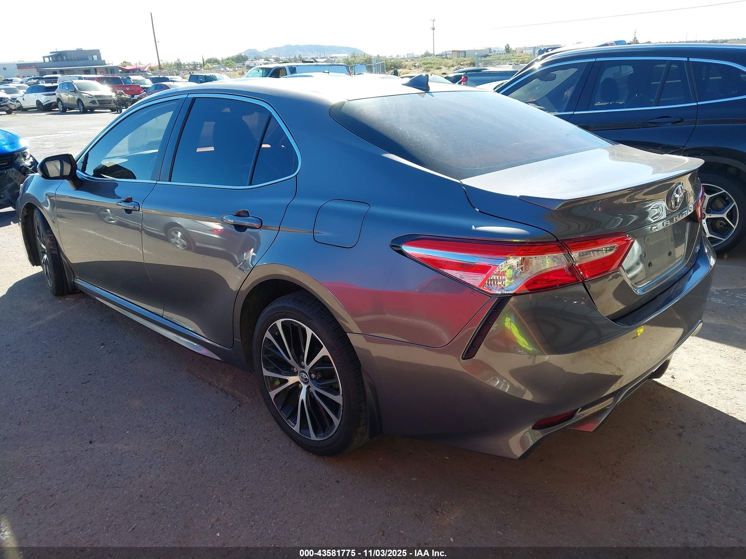 TOYOTA CAMRY image 3