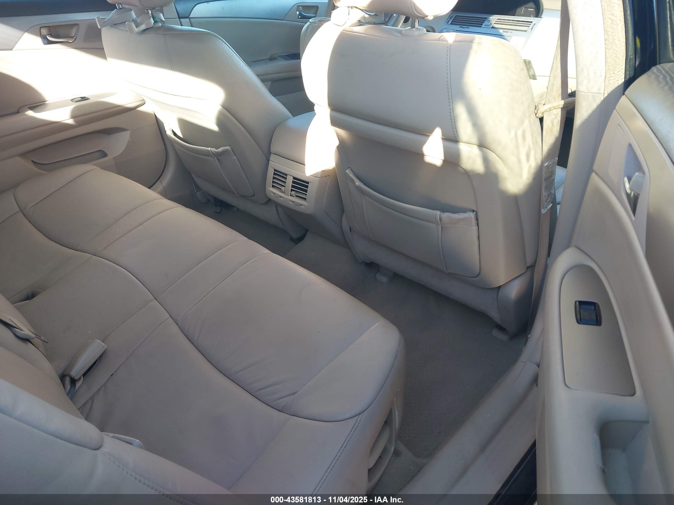 TOYOTA AVALON image 8