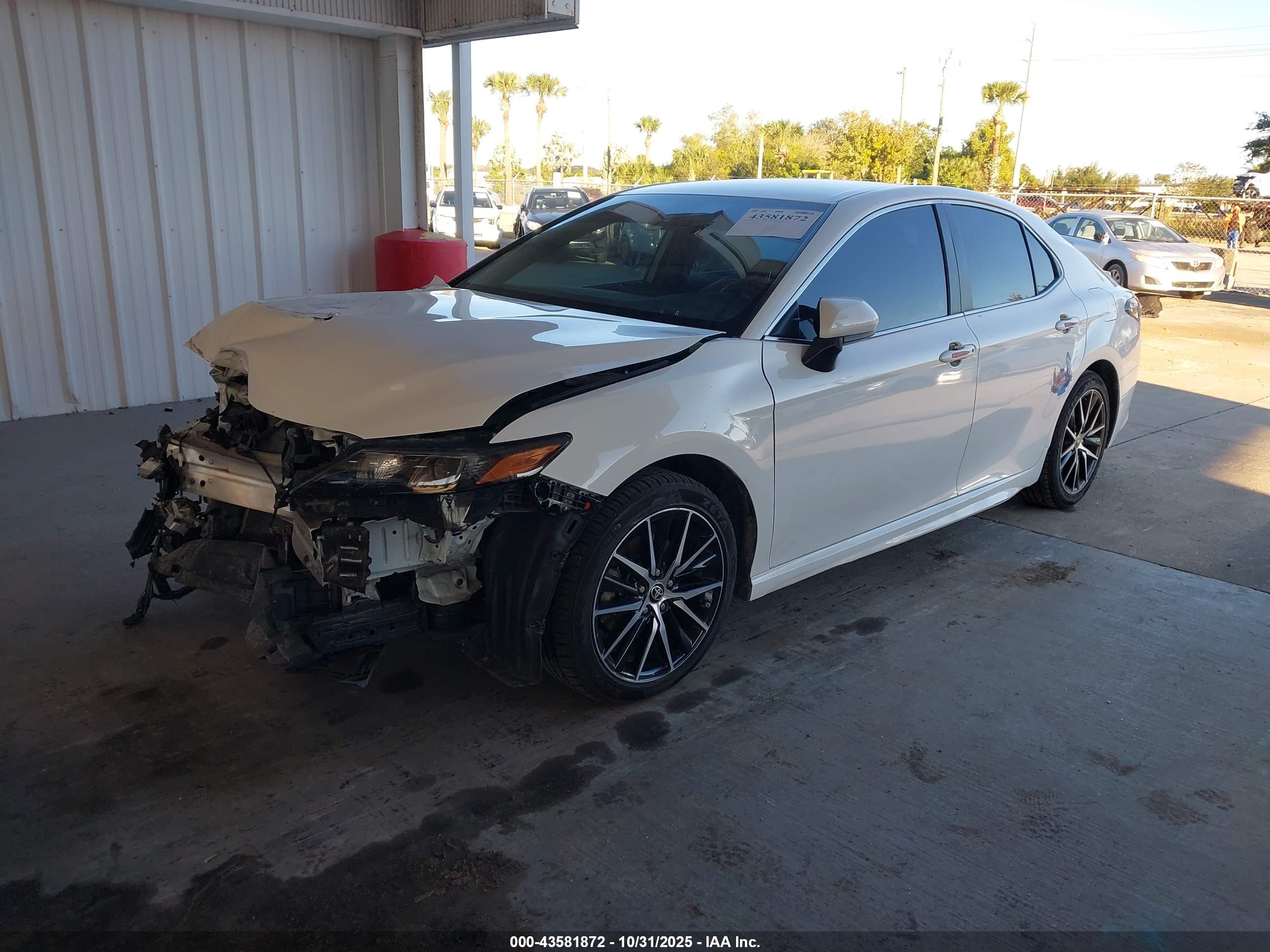 TOYOTA CAMRY image 2