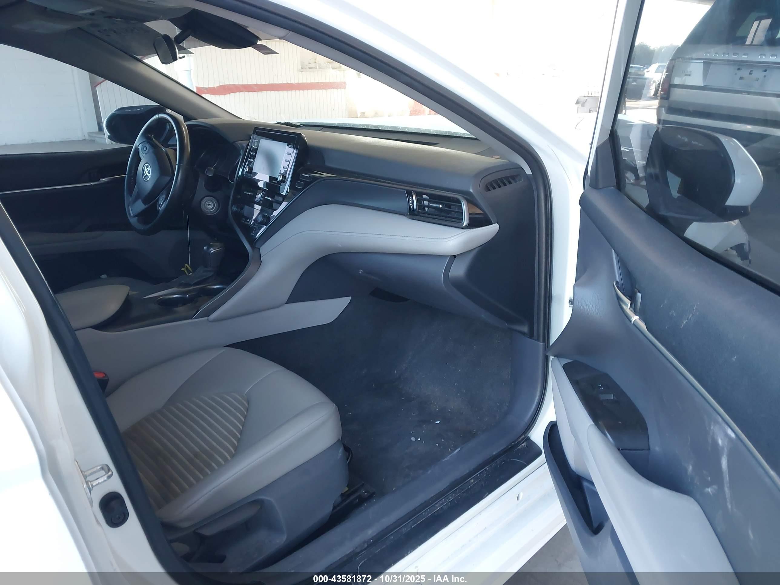 TOYOTA CAMRY image 5
