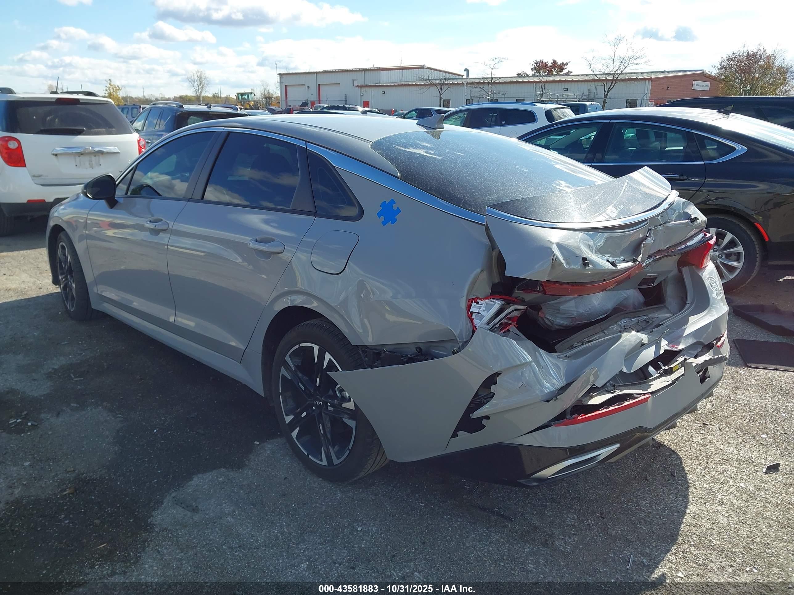 KIA K5 image 3