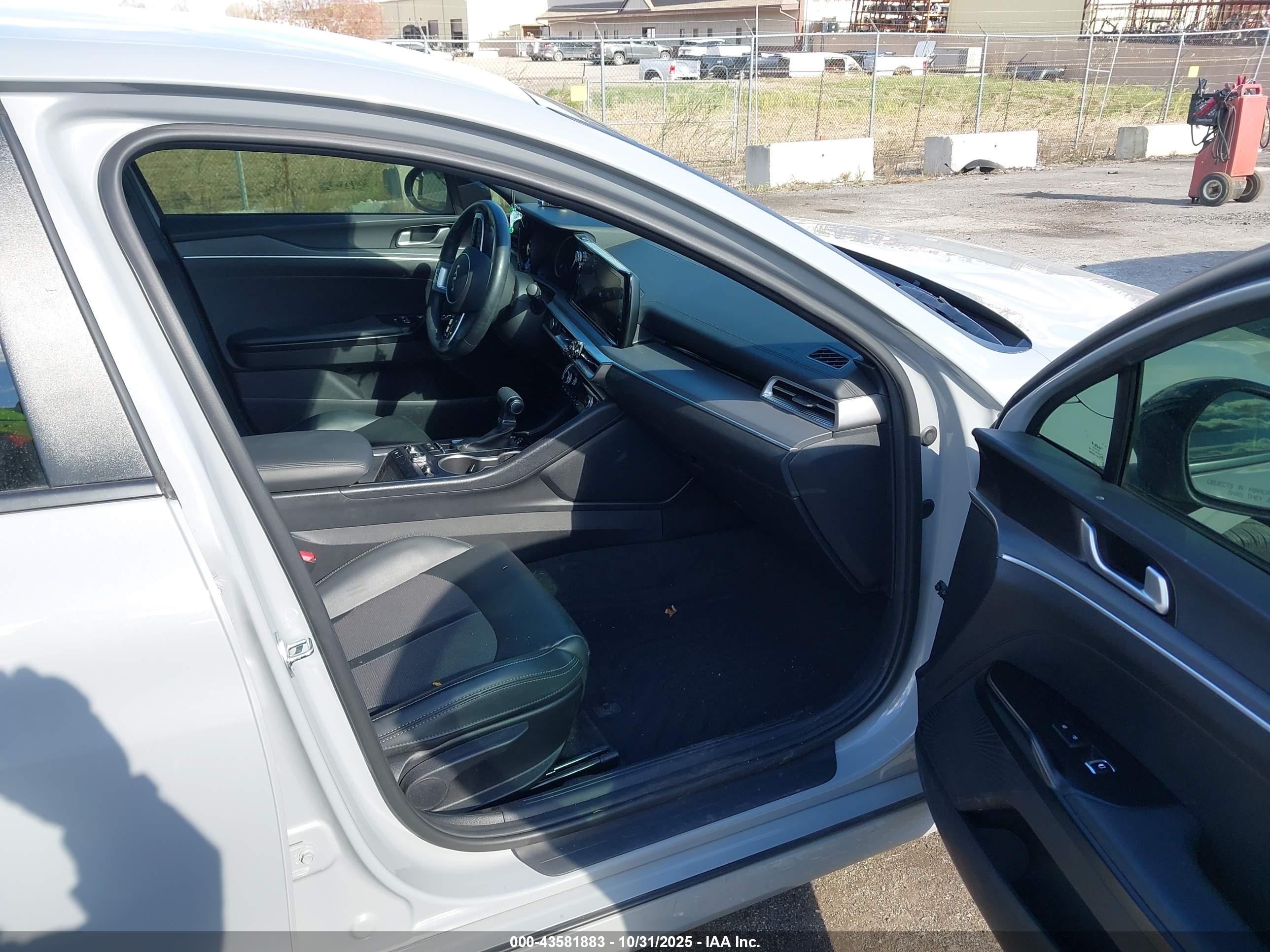 KIA K5 image 5