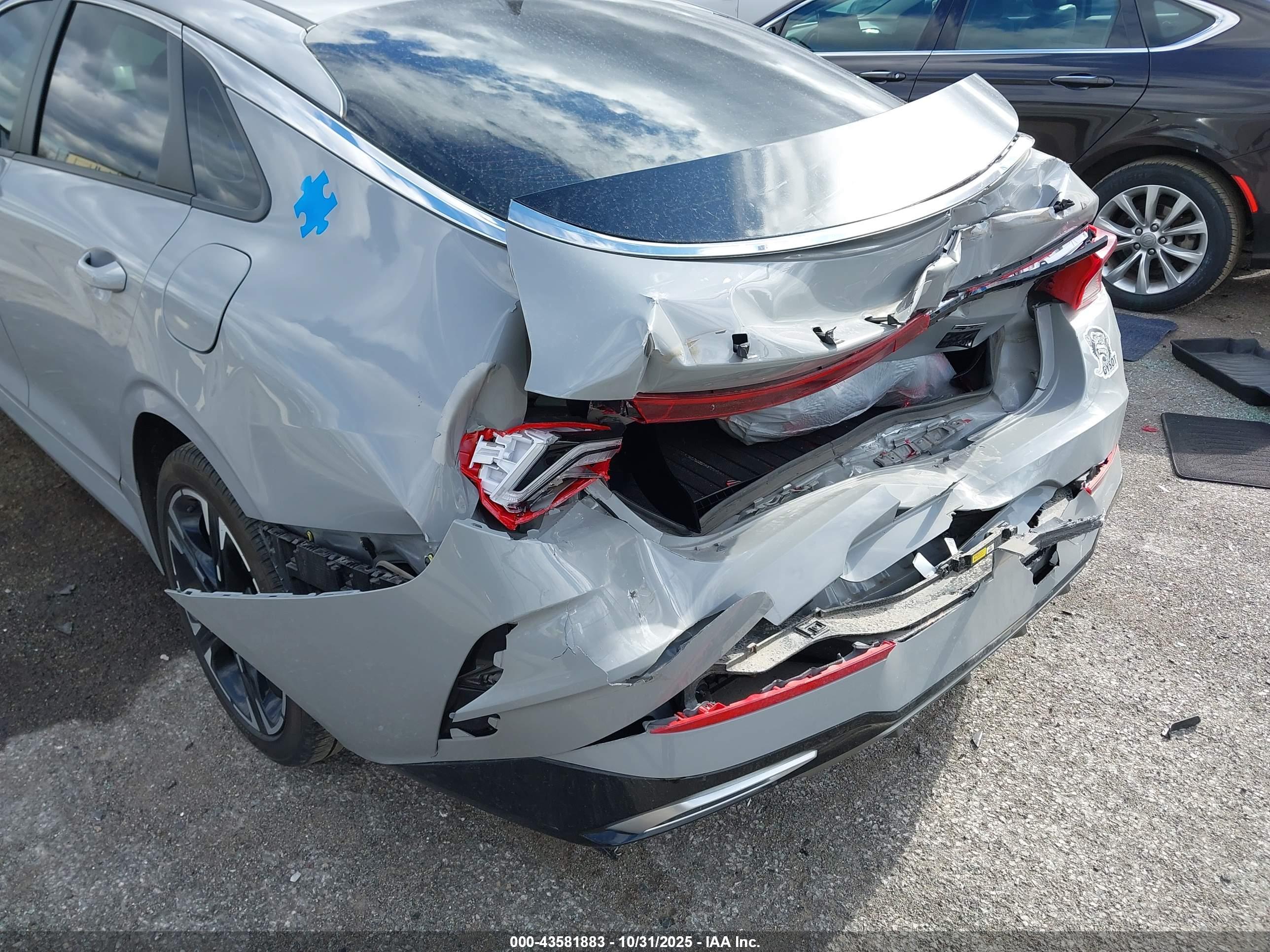 KIA K5 image 6