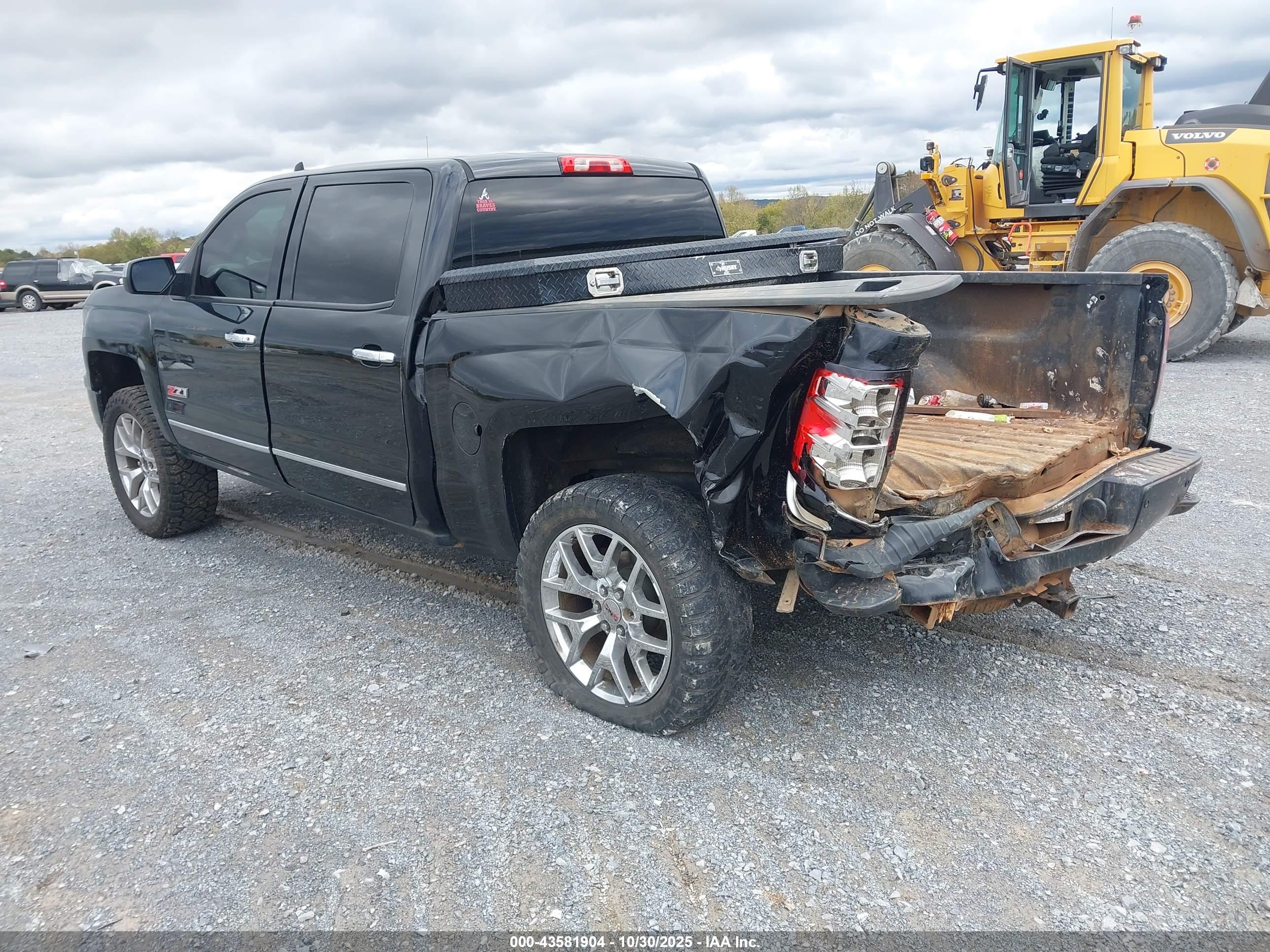 CHEVROLET SILVERADO image 3