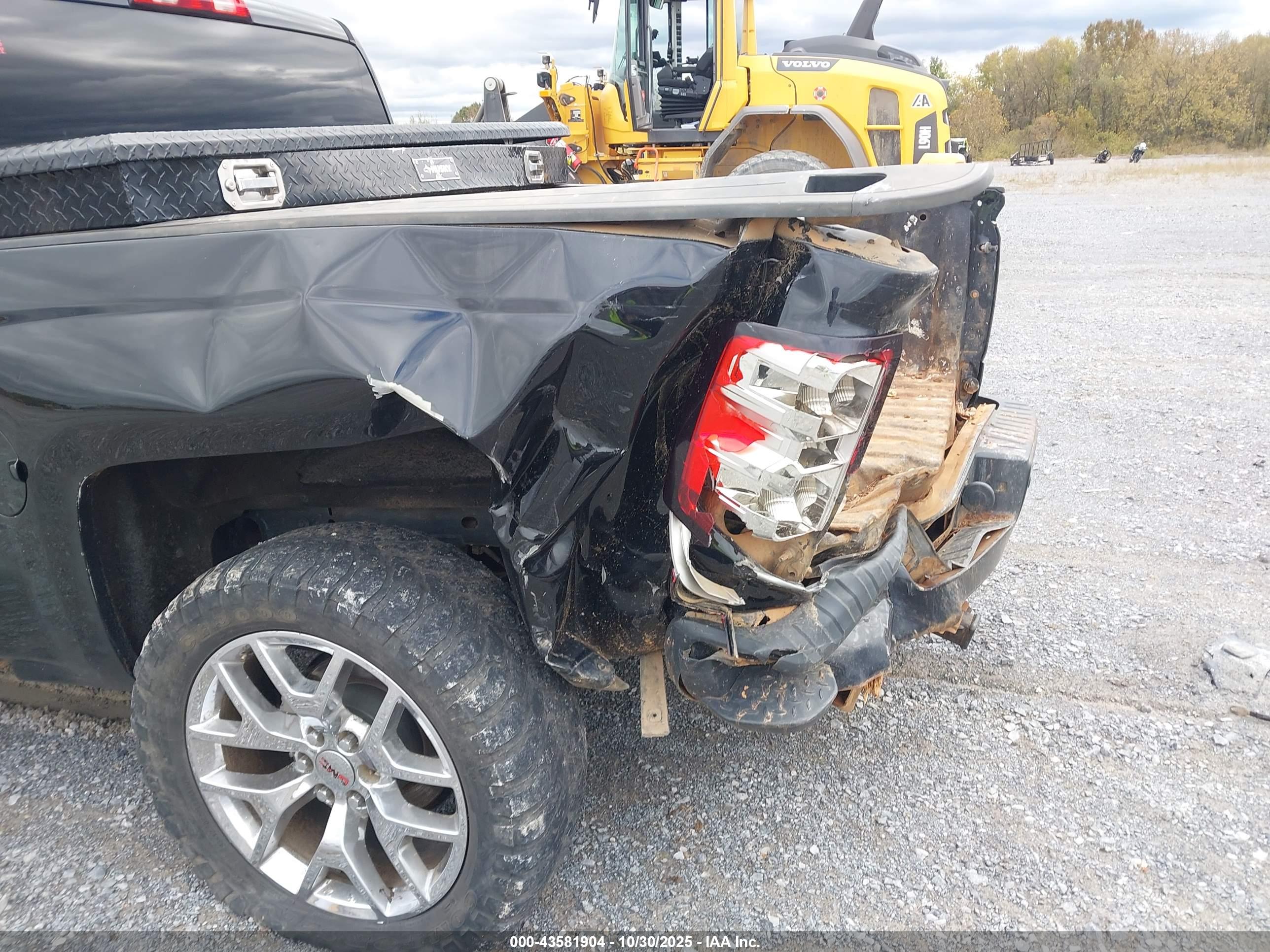 CHEVROLET SILVERADO image 6