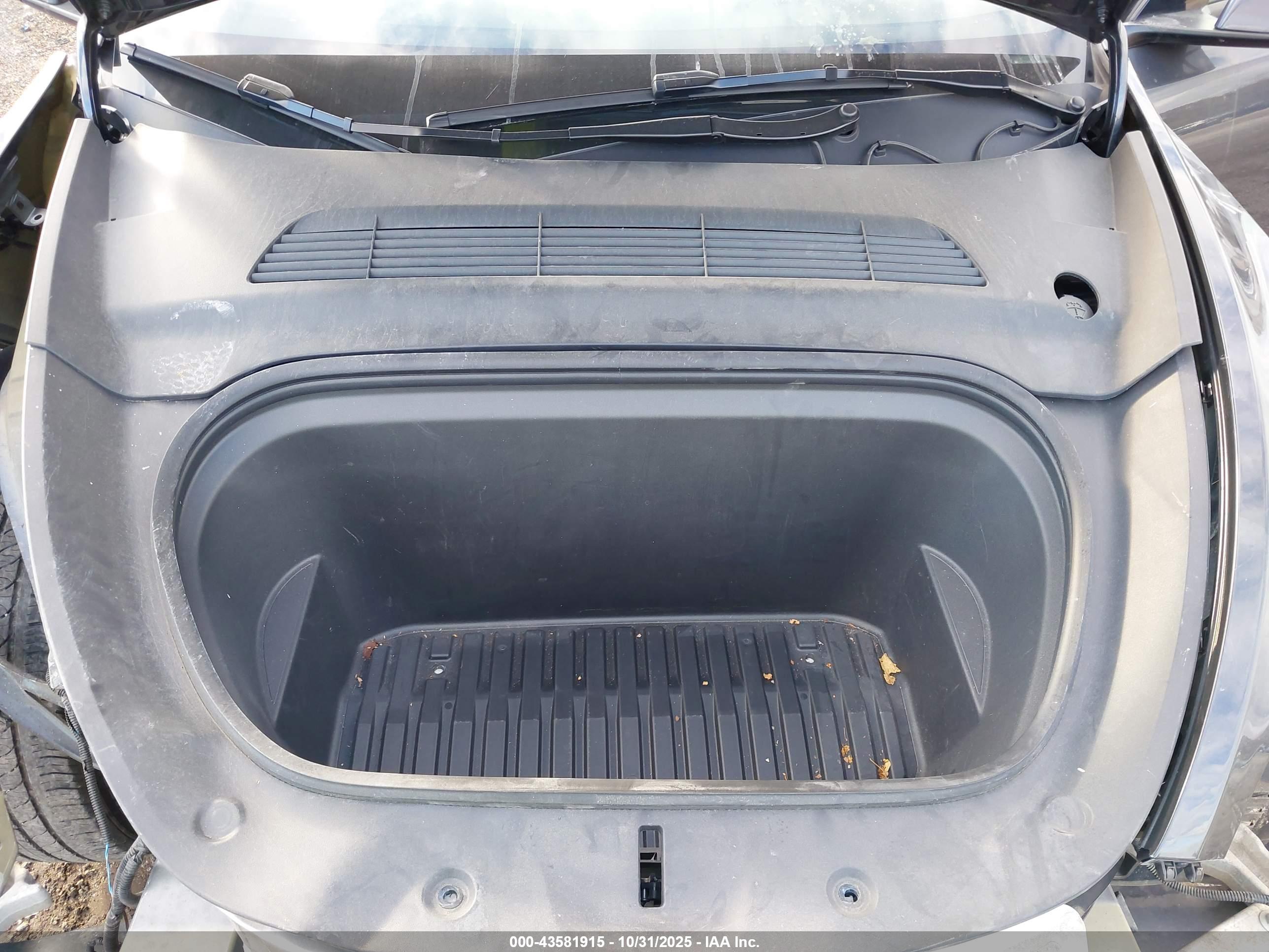TESLA MODEL image 10