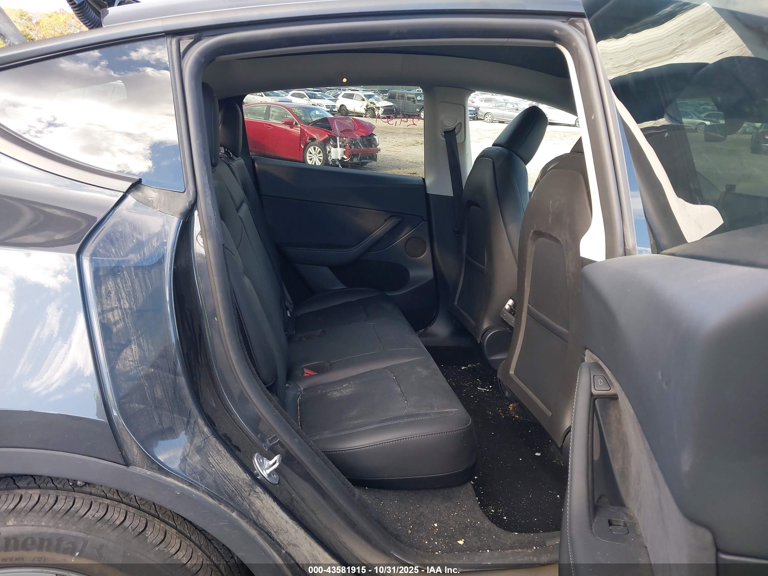 TESLA MODEL image 8