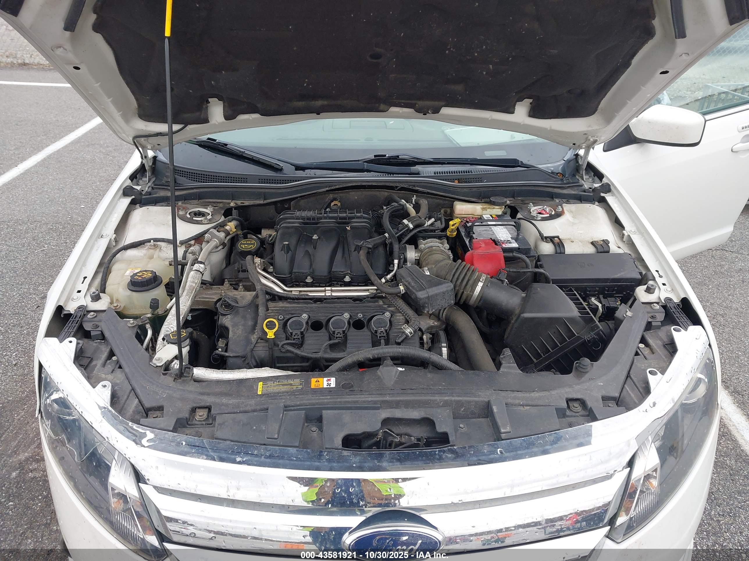 FORD FUSION image 10