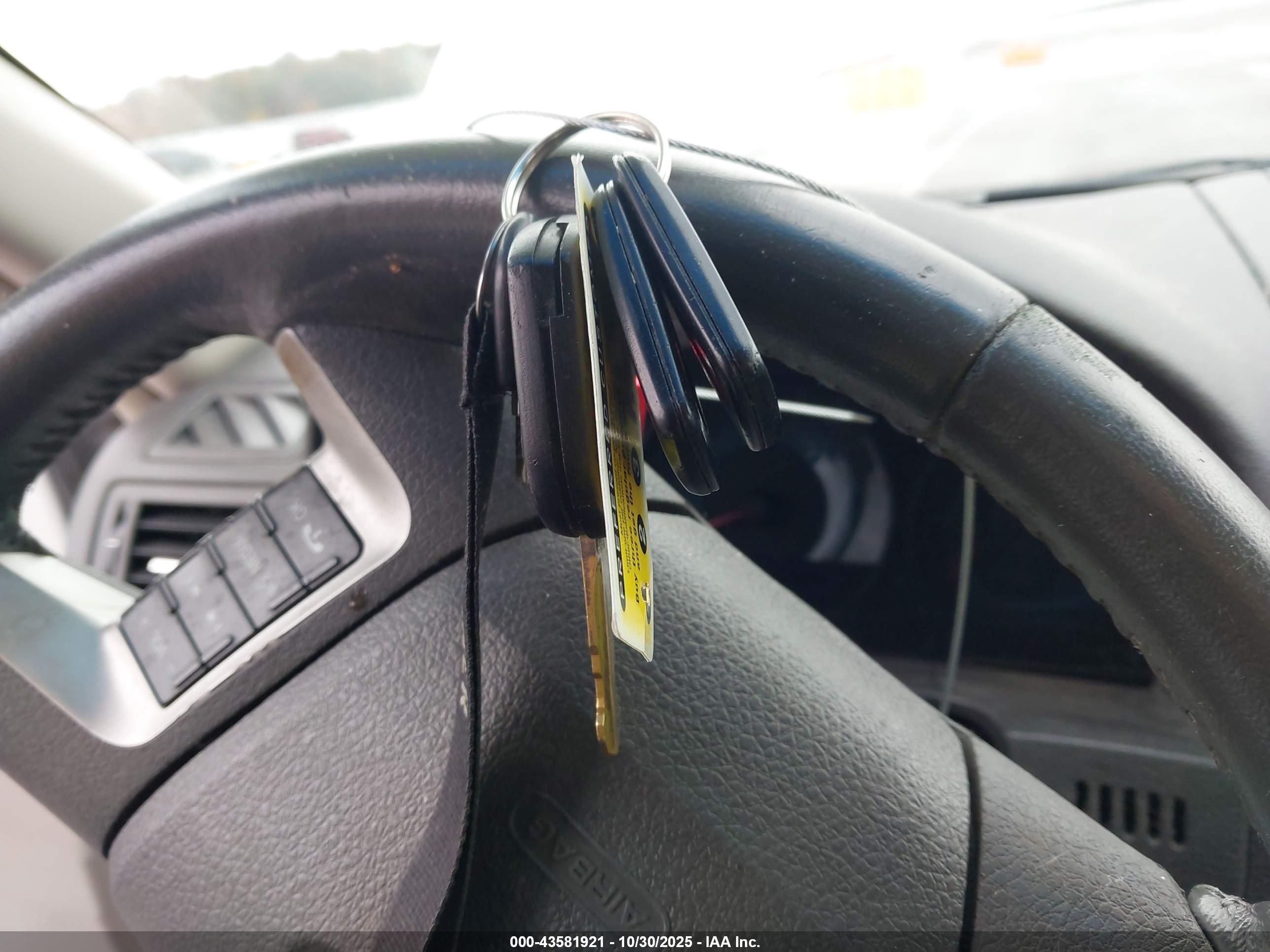 FORD FUSION image 11