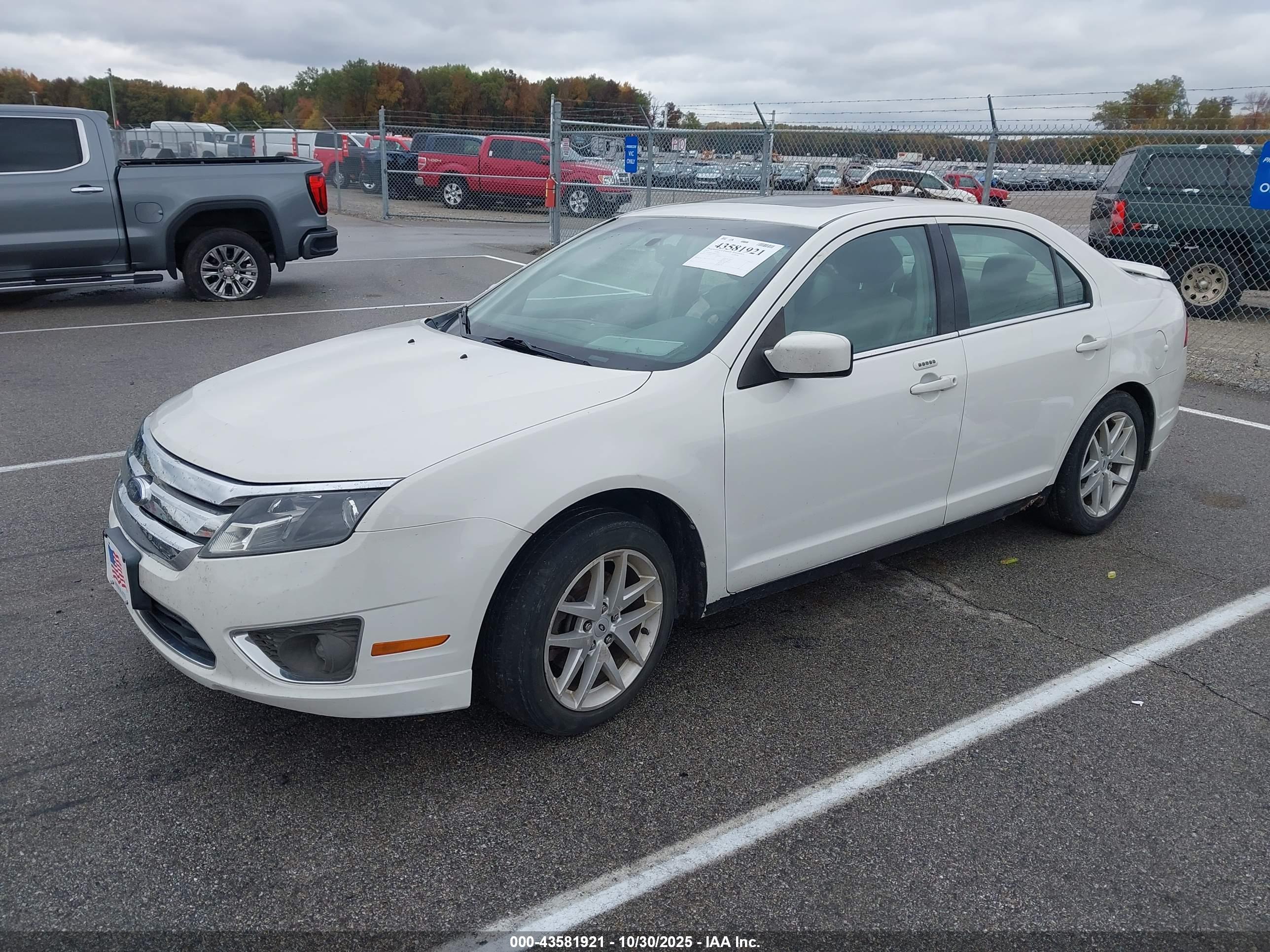 FORD FUSION image 2