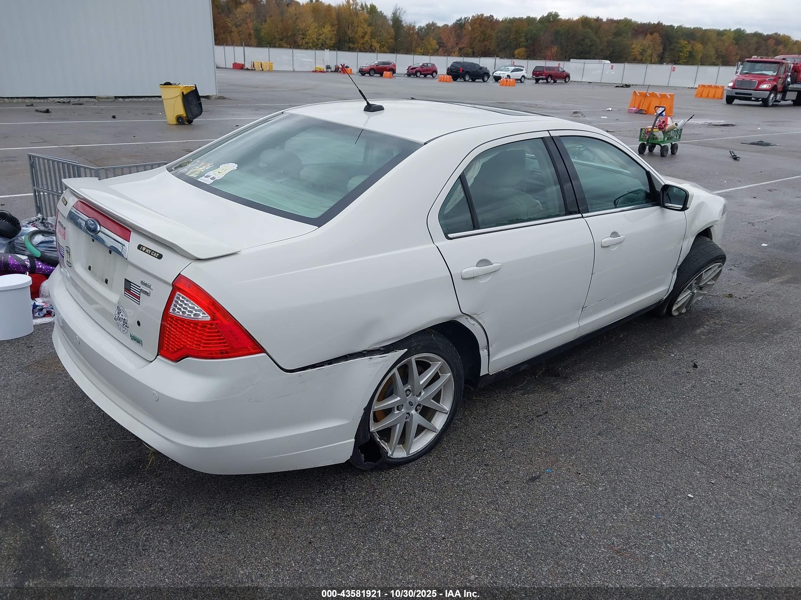 FORD FUSION image 4