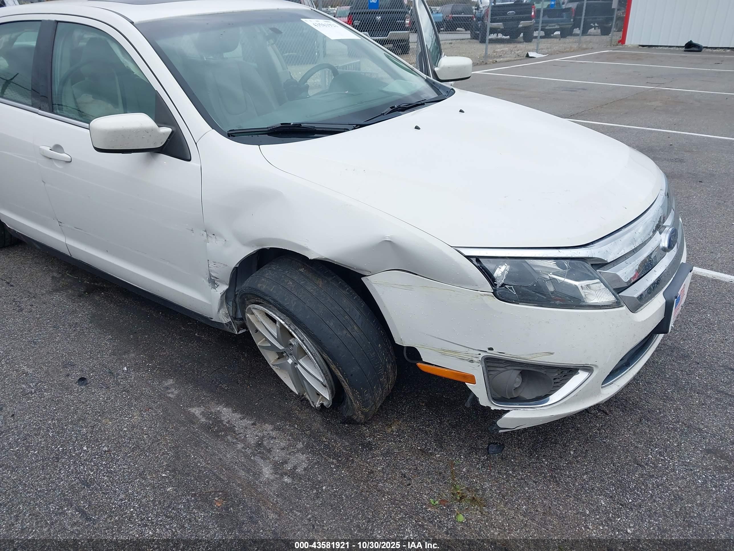 FORD FUSION image 6