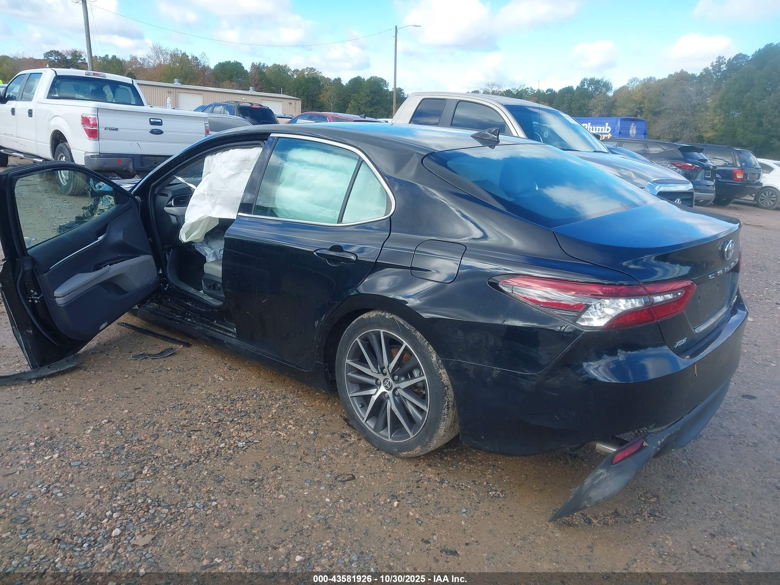 TOYOTA CAMRY image 3